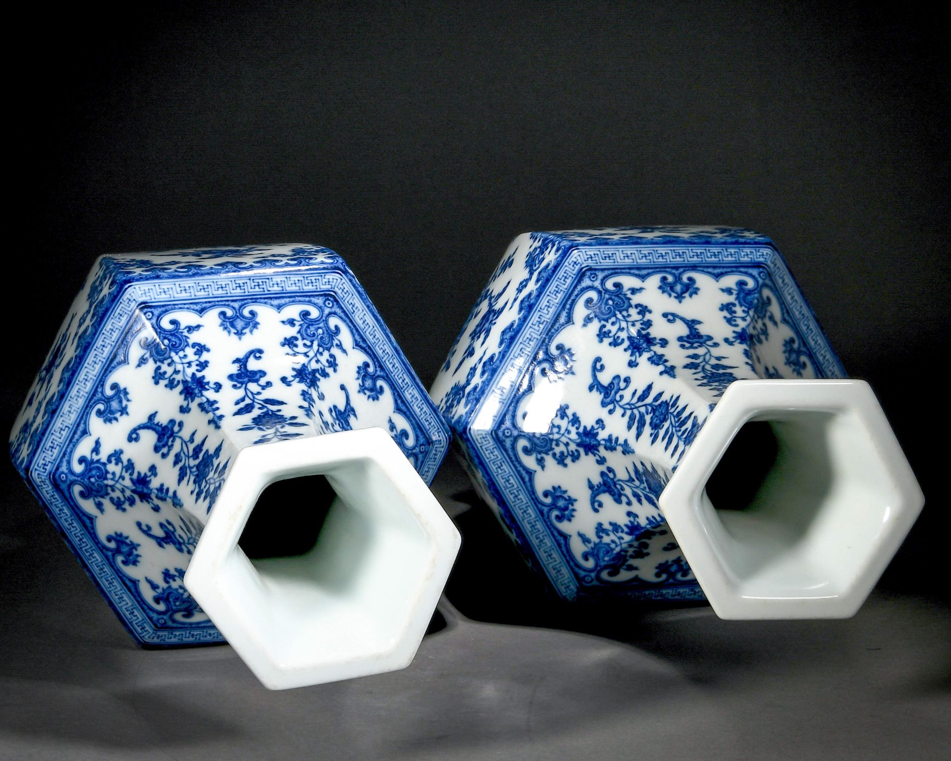 Pair Chinese Blue And White Hexagonal Vases - Bild 10 aus 13
