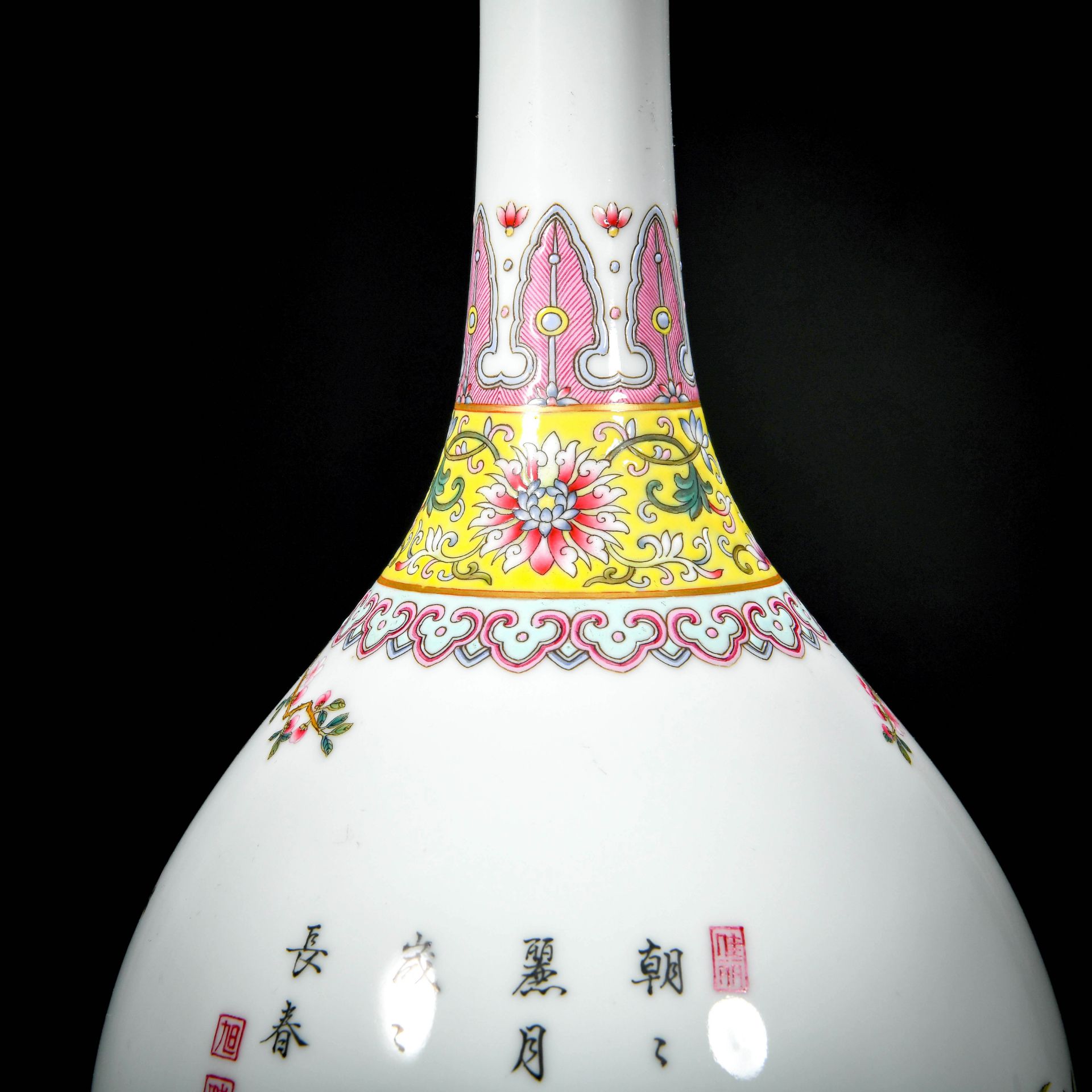 A Chinese Famille Rose Magpies Bottle Vase - Image 8 of 11