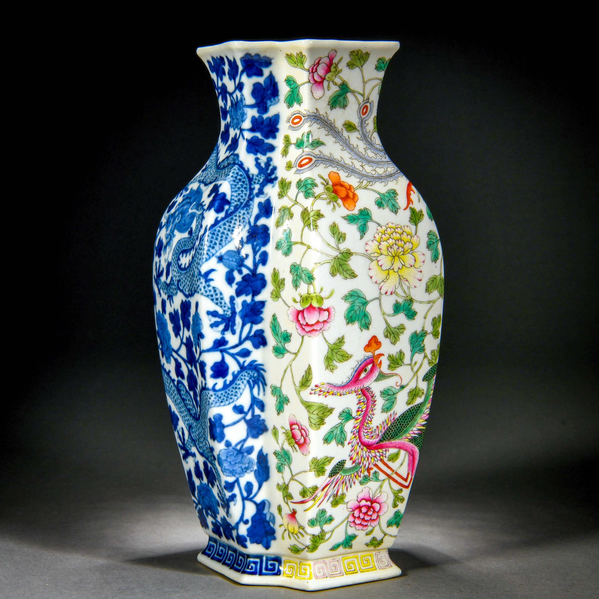 A Chinese Underglaze Blue And Famille Rose Conjoined Vase - Bild 3 aus 11