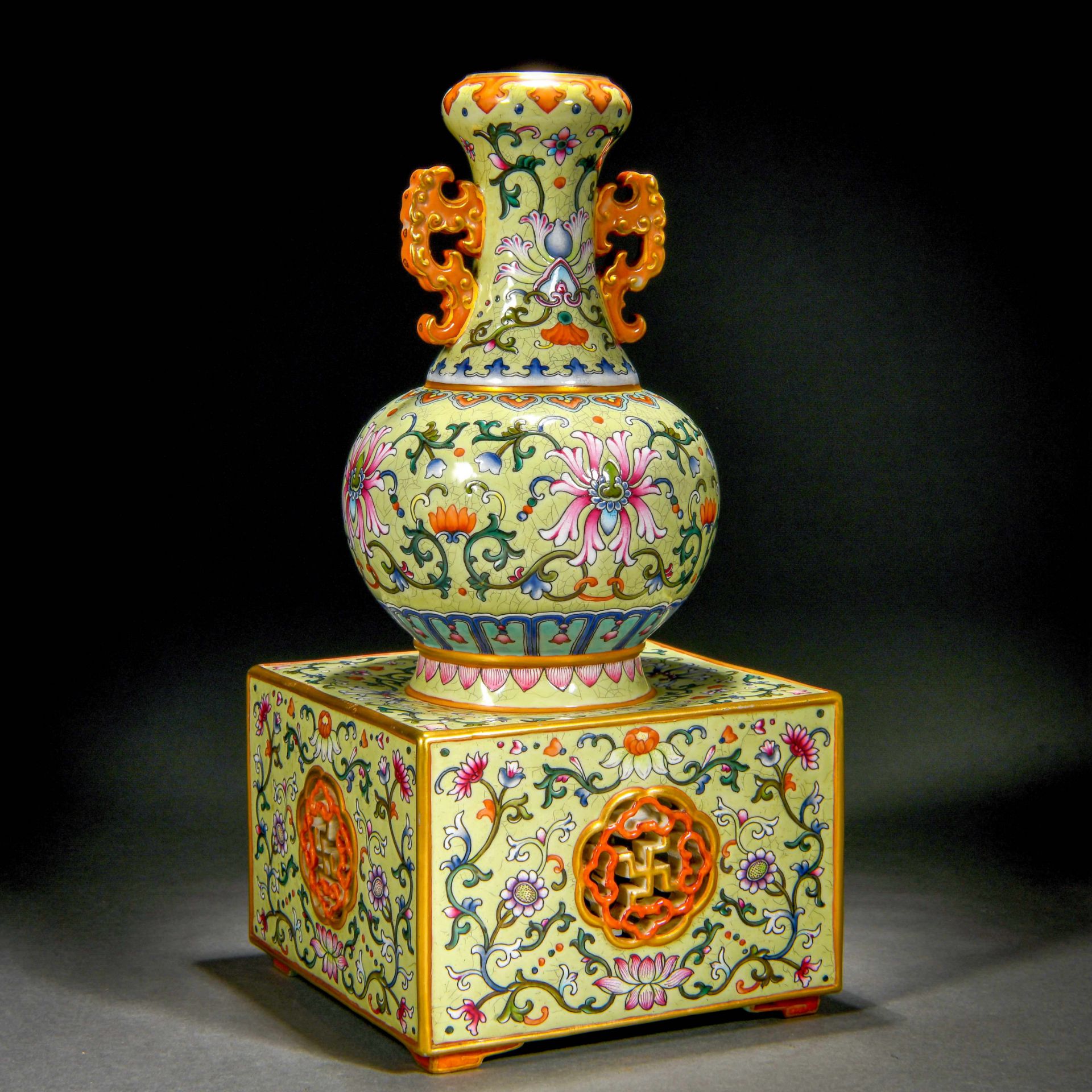 A Chinese Famille Rose Double Gourds Vase - Image 7 of 10