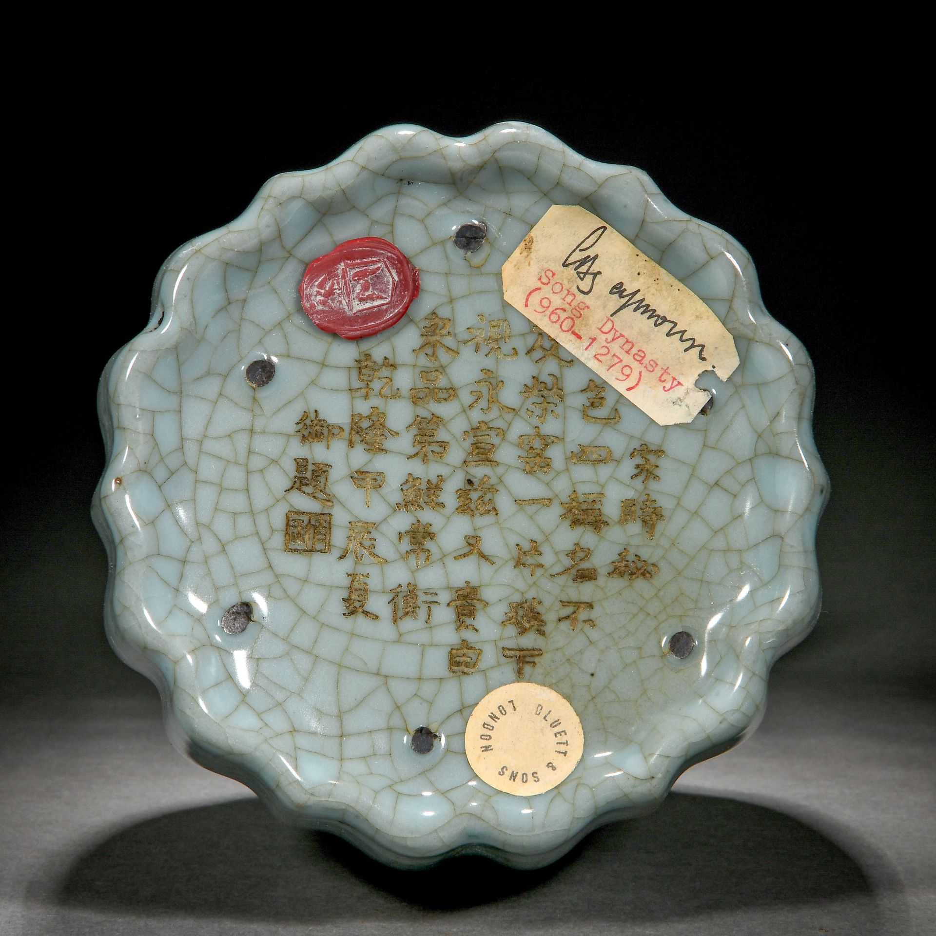 A Chinese Guan-Ware Lobed Vase - Bild 10 aus 11