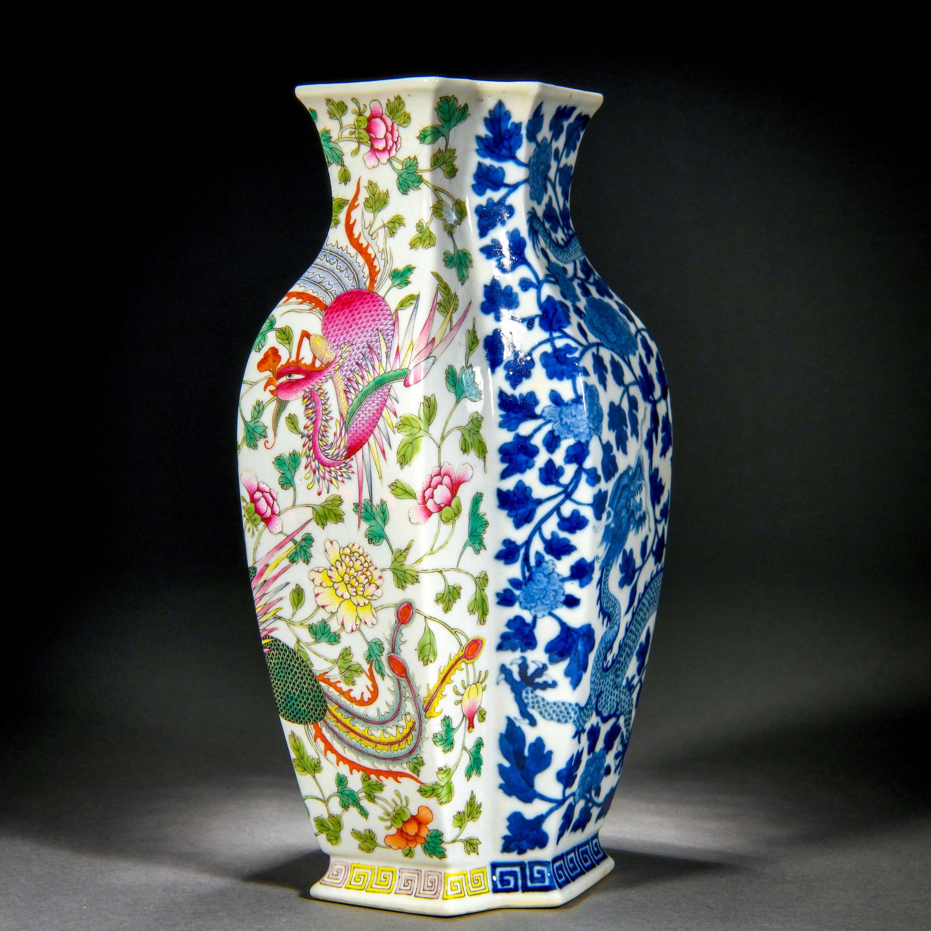 A Chinese Underglaze Blue And Famille Rose Conjoined Vase - Bild 4 aus 11