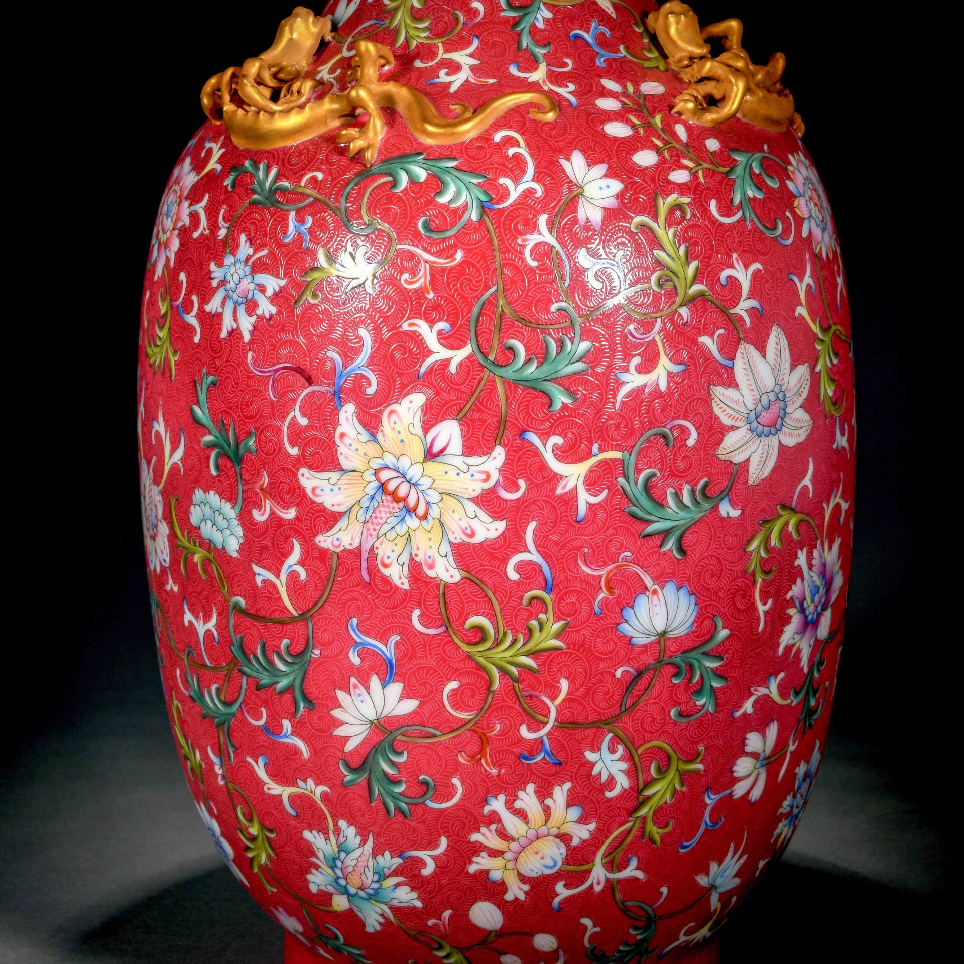 A Chinese Famille Rose Floral Chilong Vase - Bild 5 aus 11