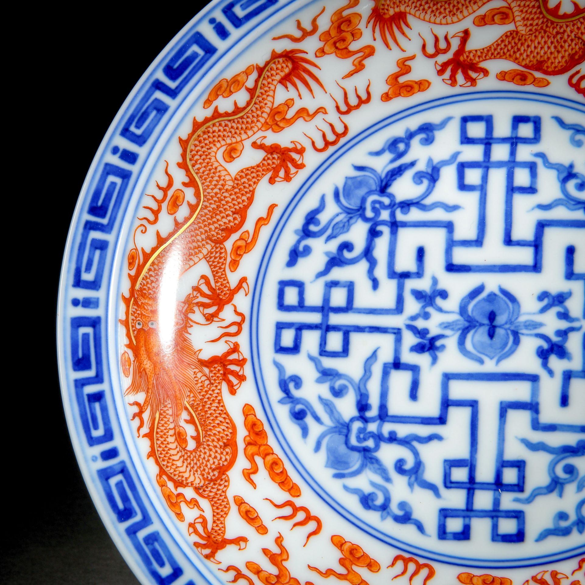 A Chinese Underglaze Blue And Iron Red Dragon Plate - Bild 4 aus 12