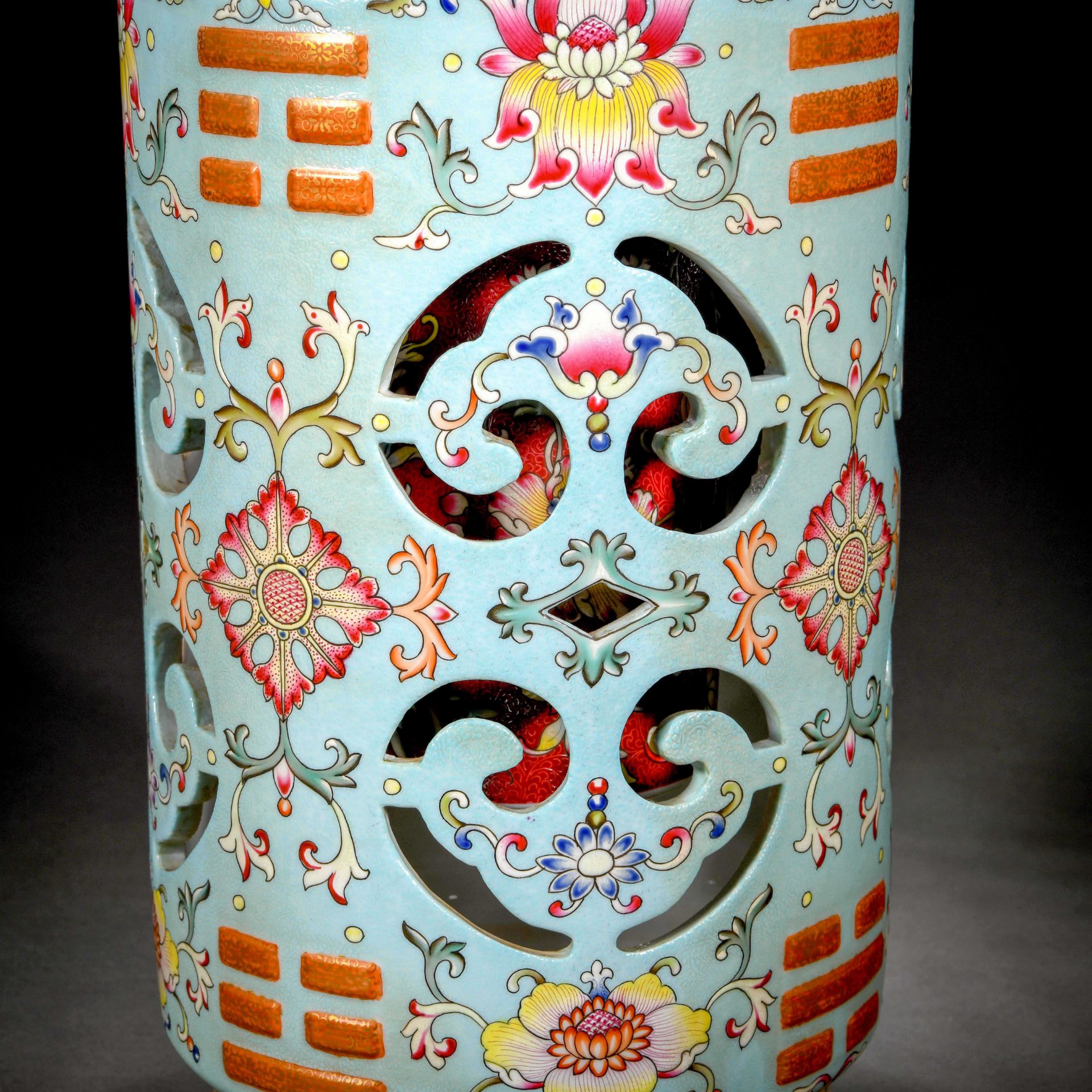 A Chinese Falangcai Glaze Mallet Vase - Bild 6 aus 13