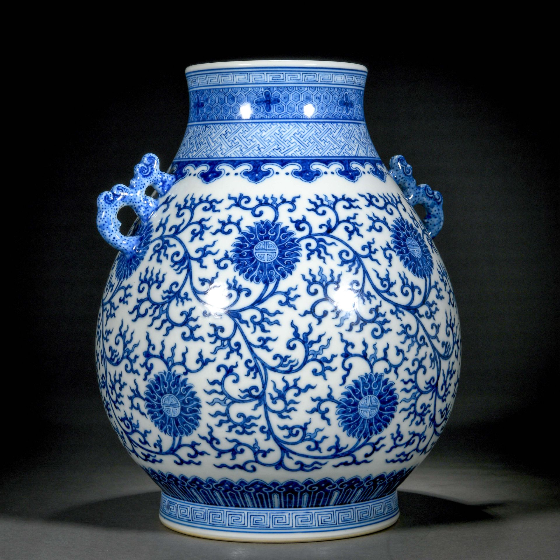 A Chinese Blue And White Peony Scrolls Zun Vase - Bild 2 aus 12