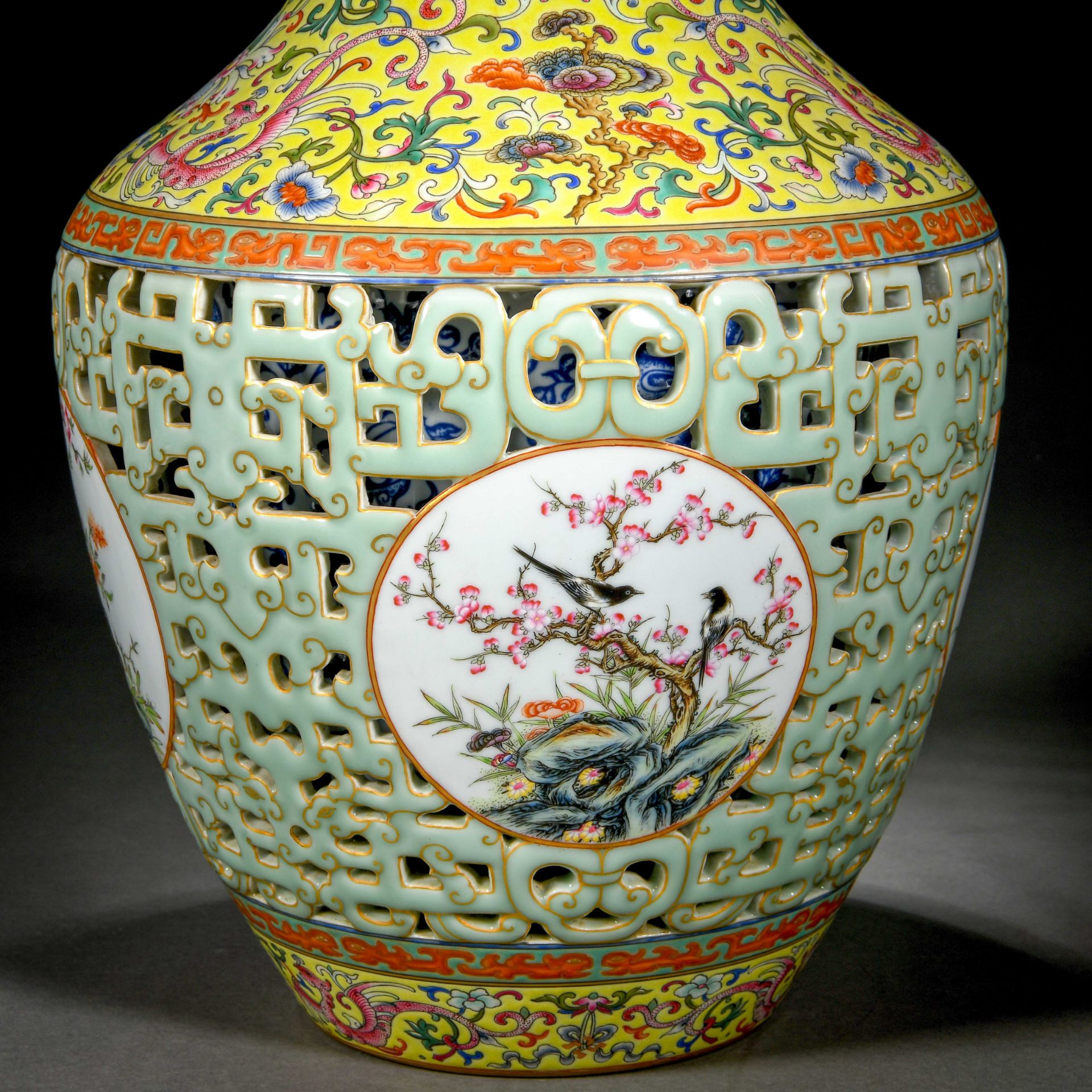 A Chinese Falangcai And Gilt Magpies On Plum Vase - Bild 9 aus 13