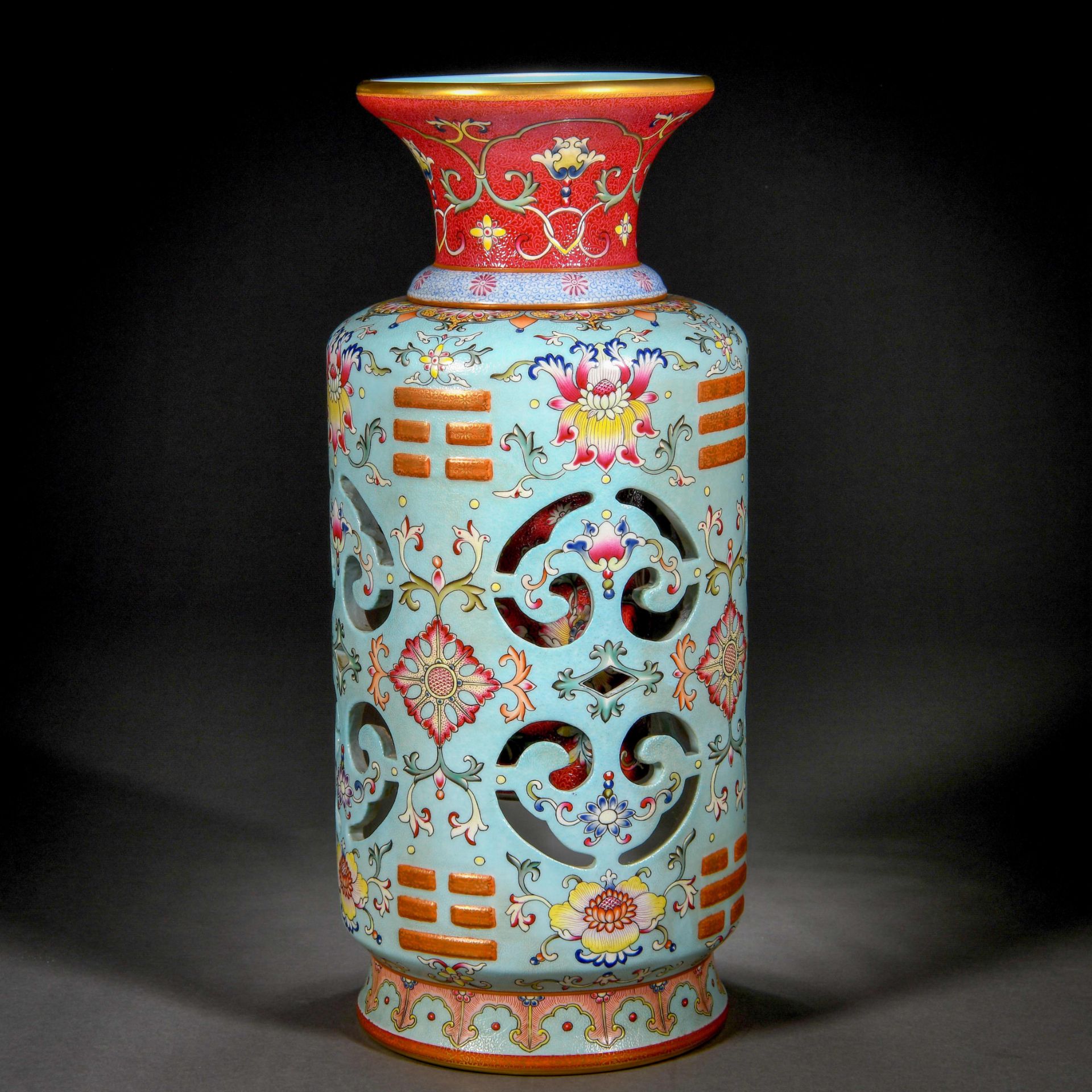 A Chinese Falangcai Glaze Mallet Vase - Bild 3 aus 13