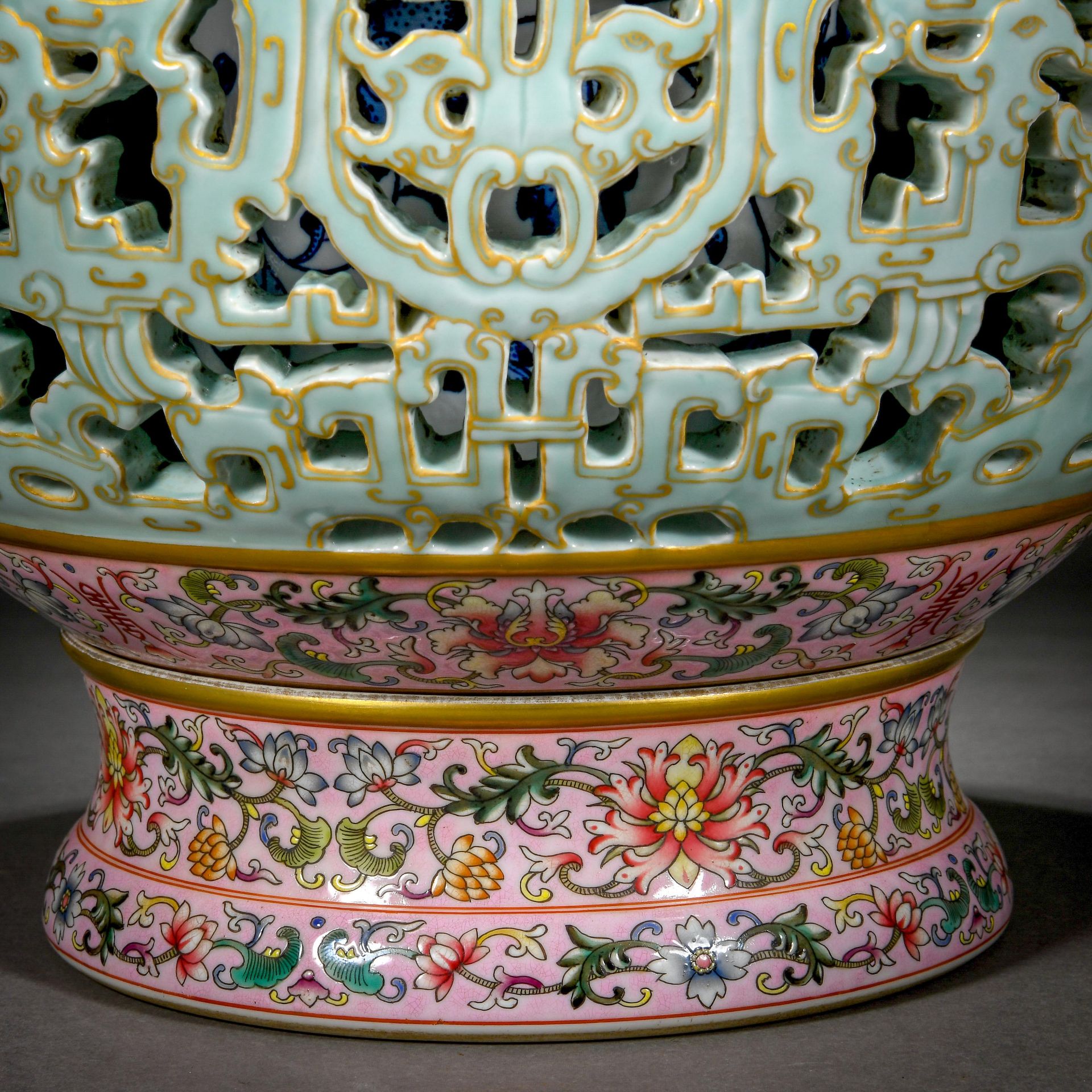 A Chinese Famille Rose And Gilt Vase - Bild 7 aus 14