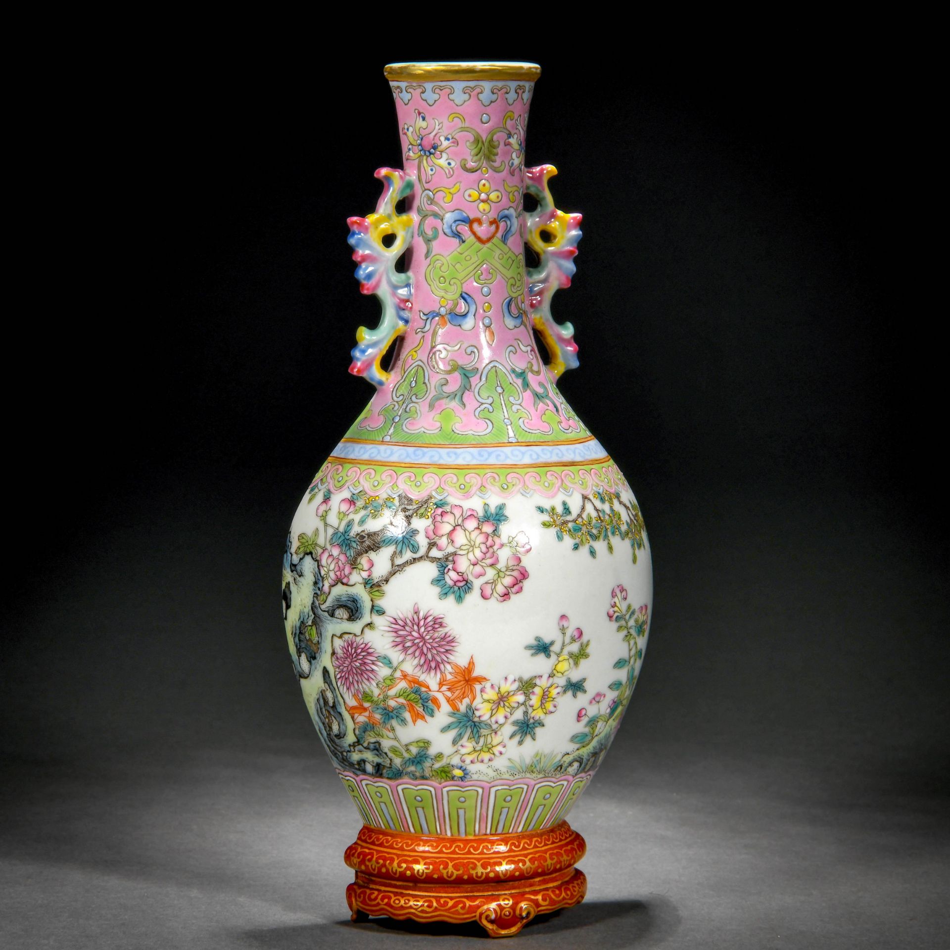 A Chinese Famille Rose Flower Wall Vase - Bild 2 aus 12