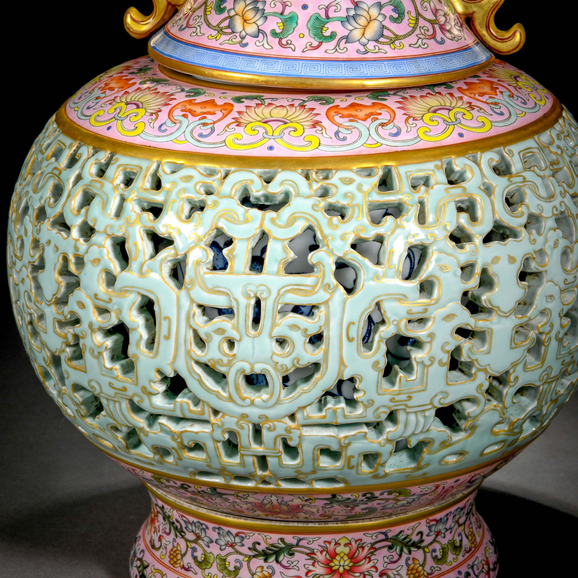 A Chinese Famille Rose And Gilt Vase - Bild 6 aus 14