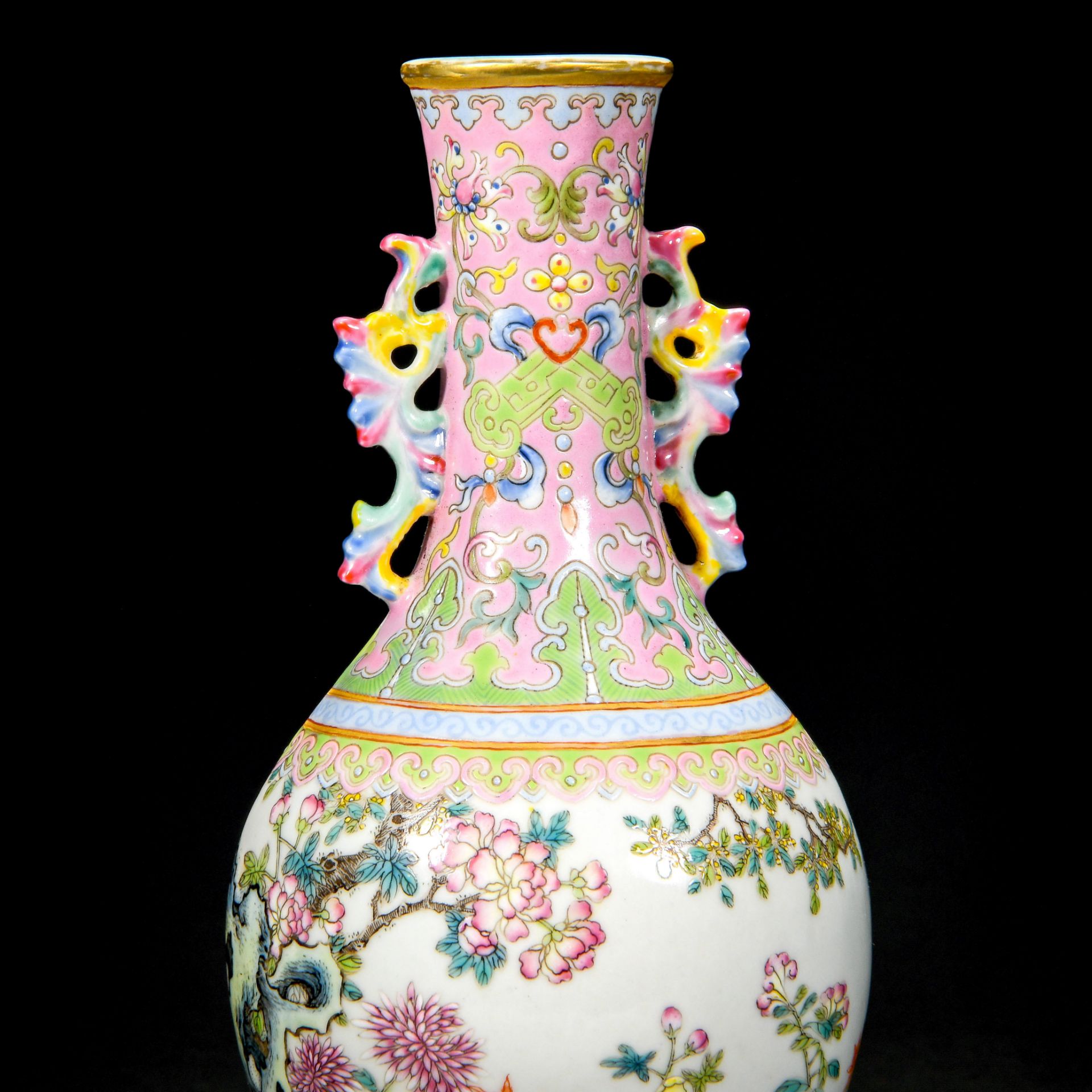 A Chinese Famille Rose Flower Wall Vase - Bild 6 aus 12