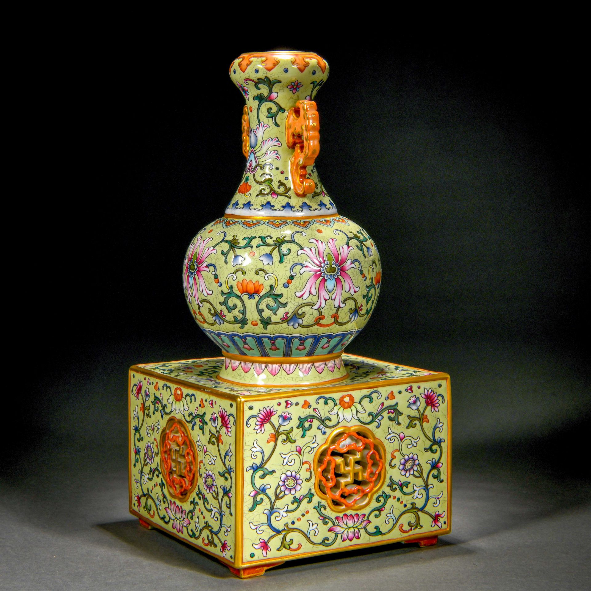 A Chinese Famille Rose Double Gourds Vase - Image 2 of 10