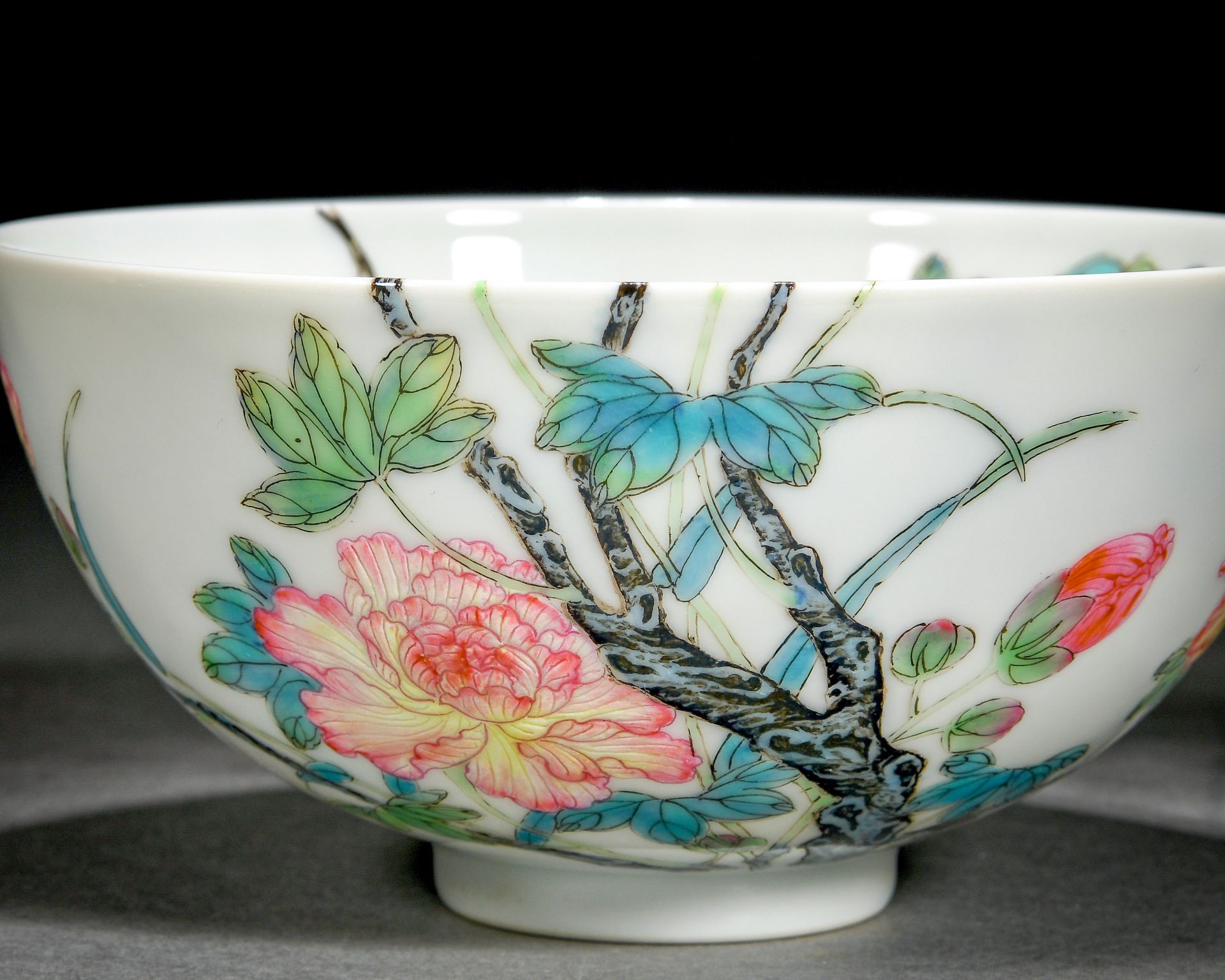 A Chinese Famille Rose Flower Bowl - Bild 4 aus 12