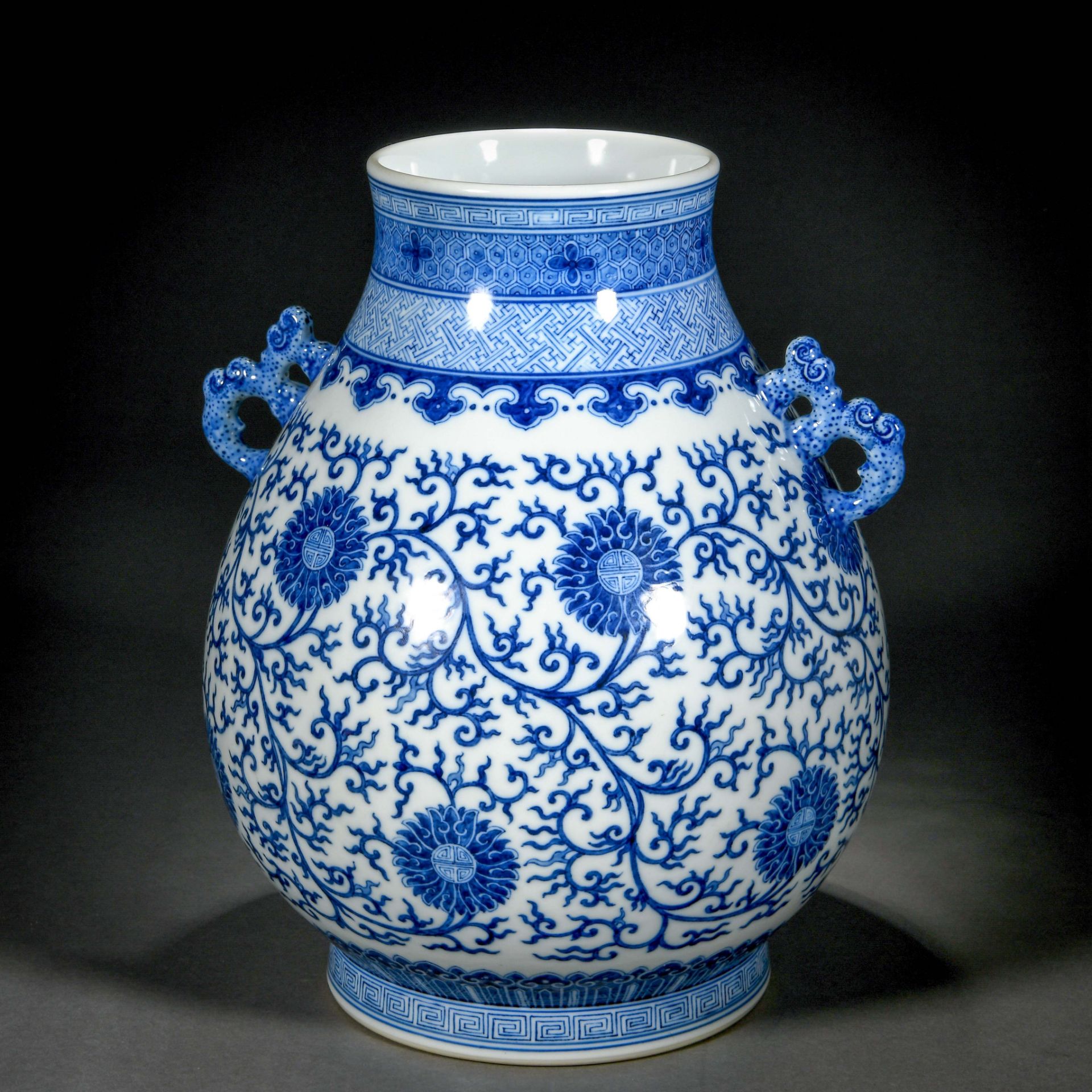 A Chinese Blue And White Peony Scrolls Zun Vase - Bild 3 aus 12