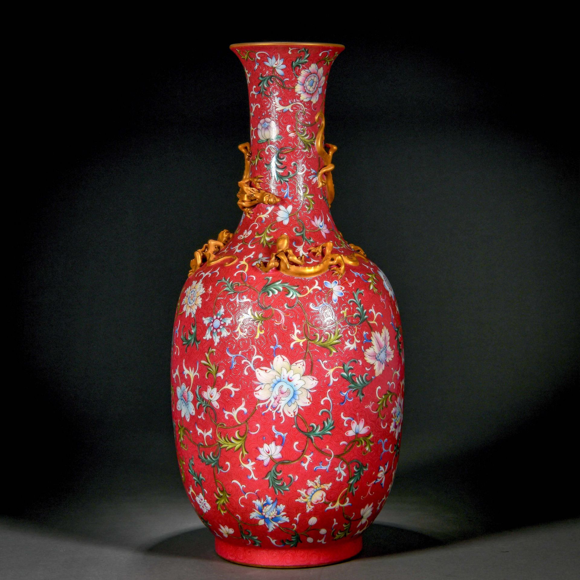 A Chinese Famille Rose Floral Chilong Vase - Bild 2 aus 11