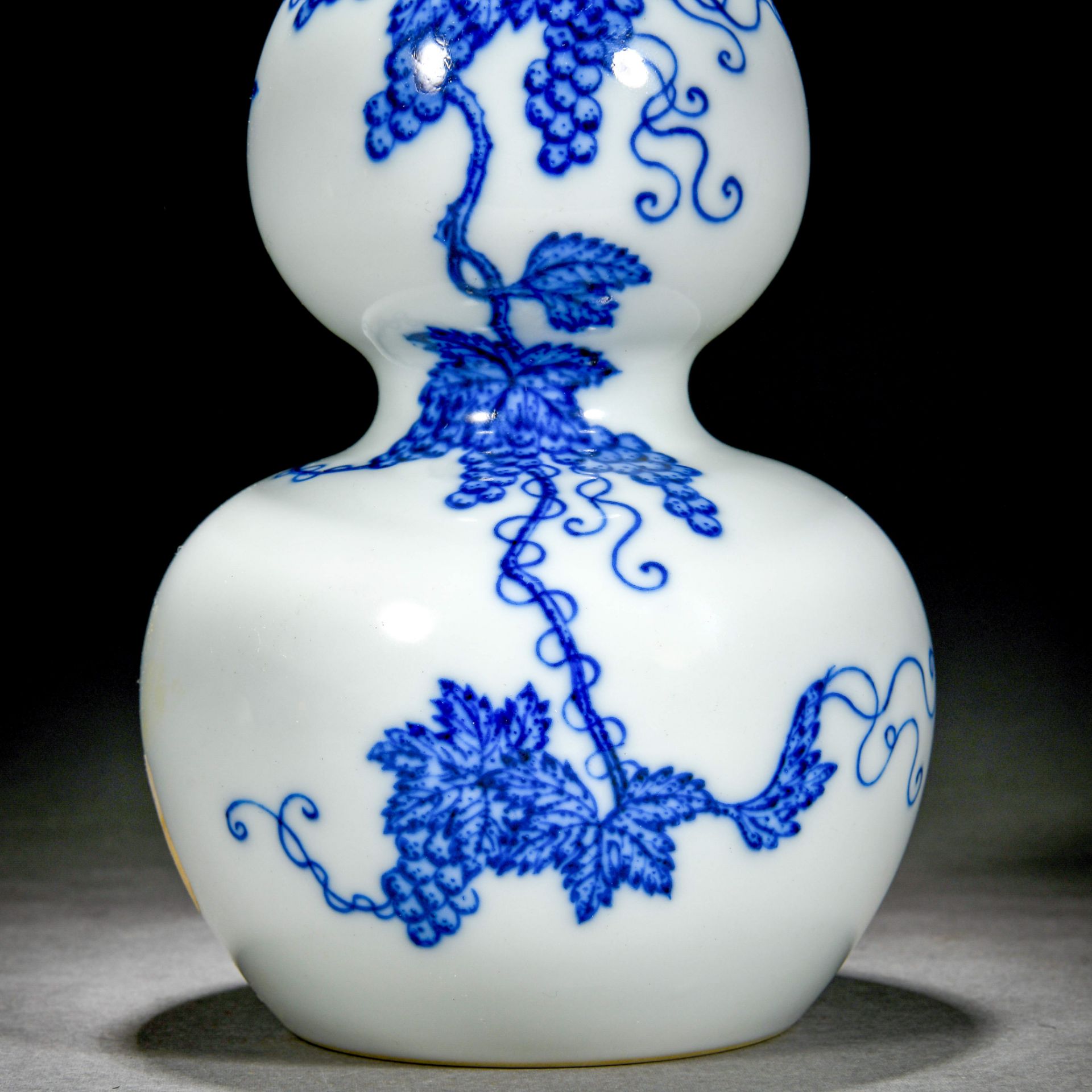 A Chinese Blue And White Grapefruits Double Gourds Vase - Bild 5 aus 11