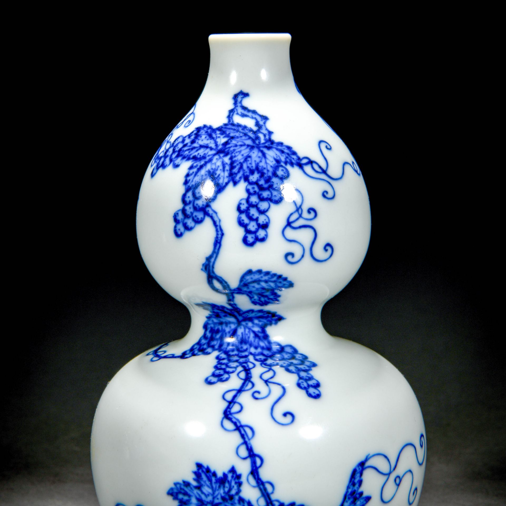 A Chinese Blue And White Grapefruits Double Gourds Vase - Bild 4 aus 11