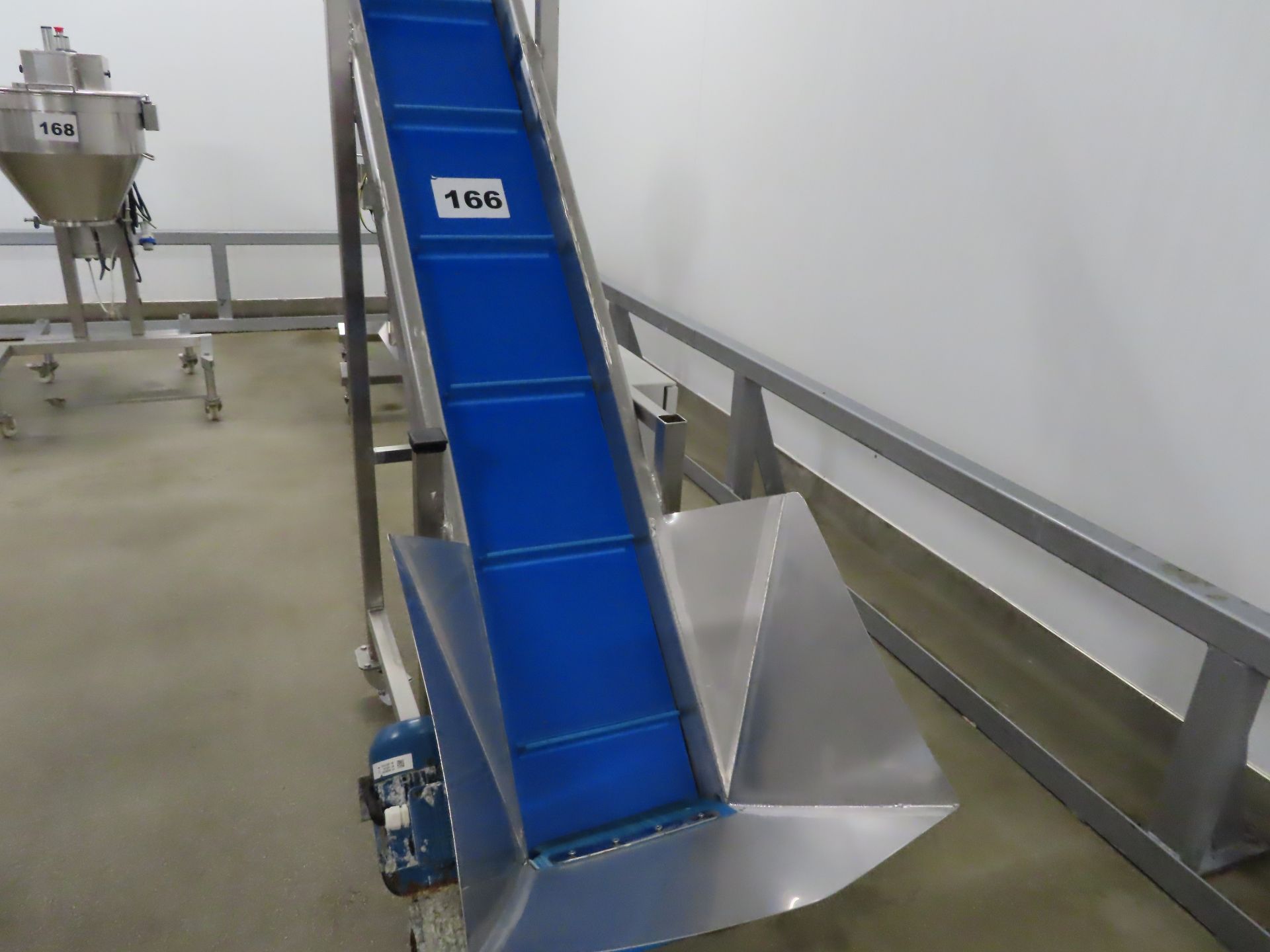 S/S FLIGHTED BELT ELEVATOR. - Image 2 of 4