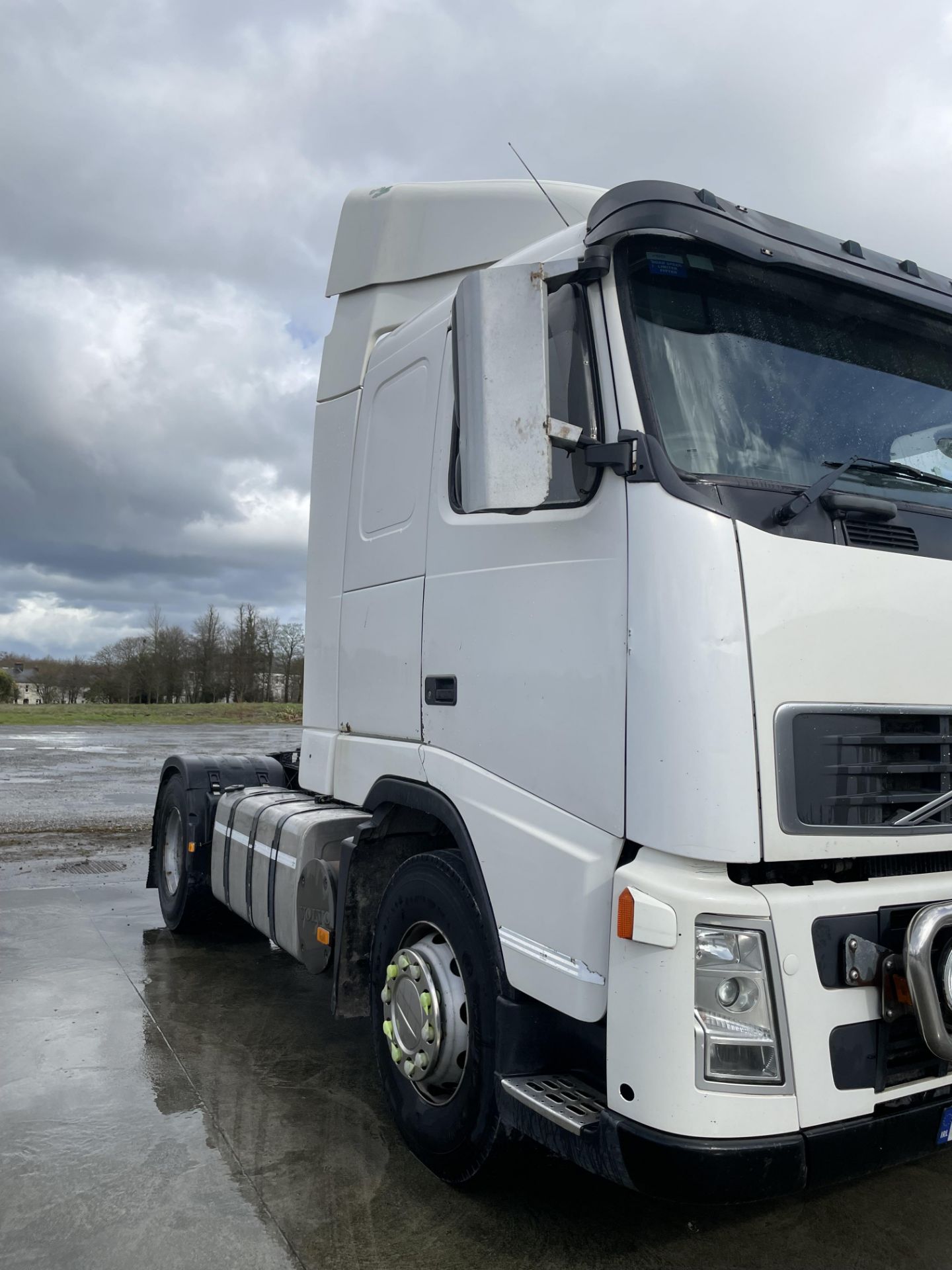 VOLVO ARTICULATED TRACTOR UNIT - REG 06 LS 3287 - Image 3 of 5