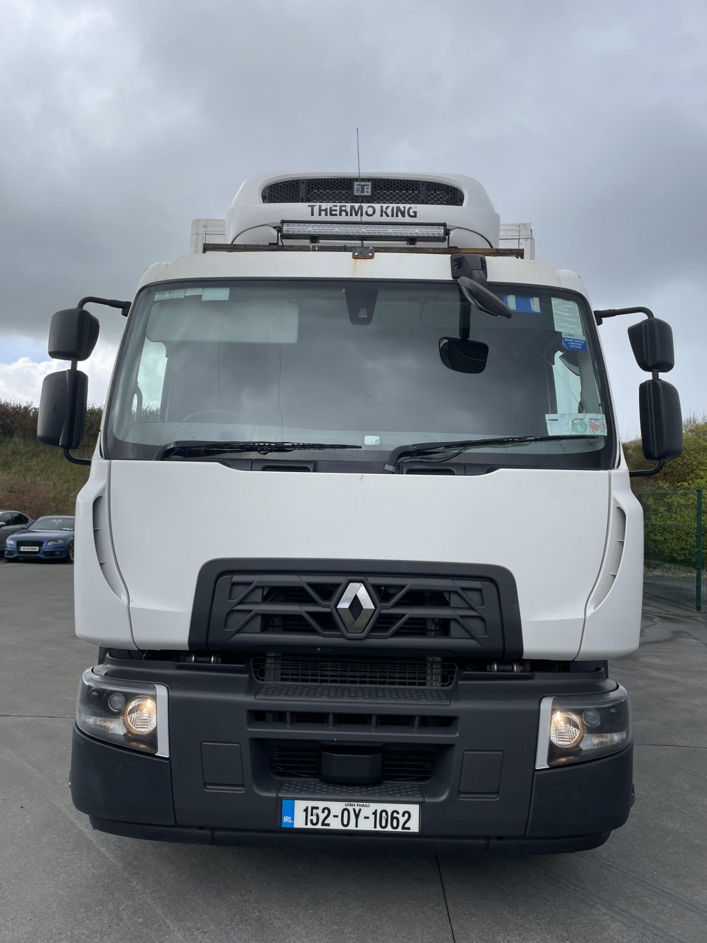 RENAULT REFRIGERATED TRUCK. 30 FT - REG 152 0Y 1062
