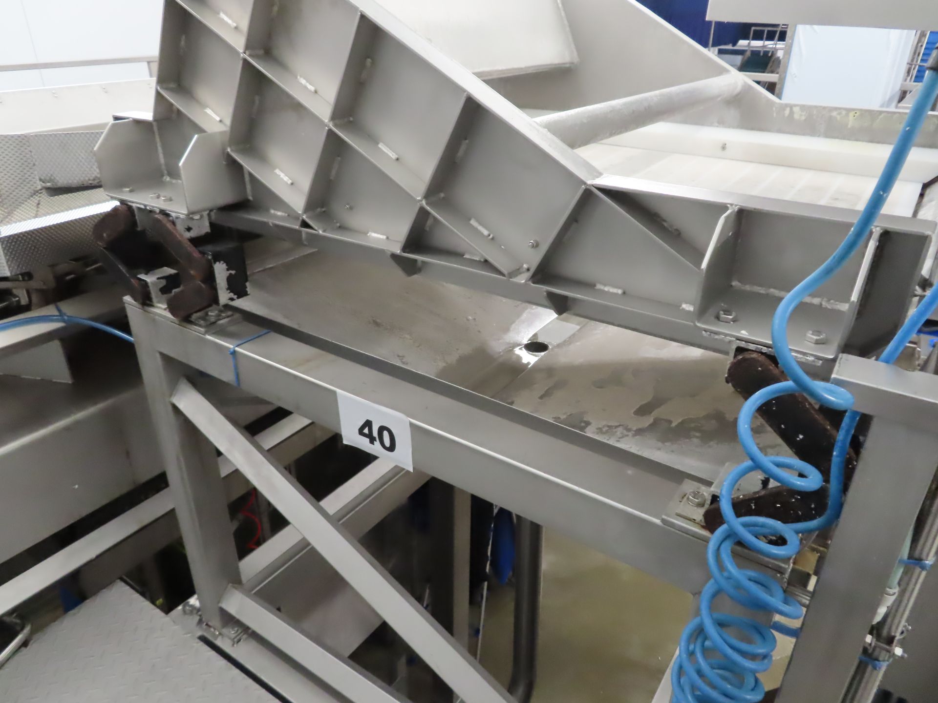 S/S VIBRATORY SCREEN FEEDER.