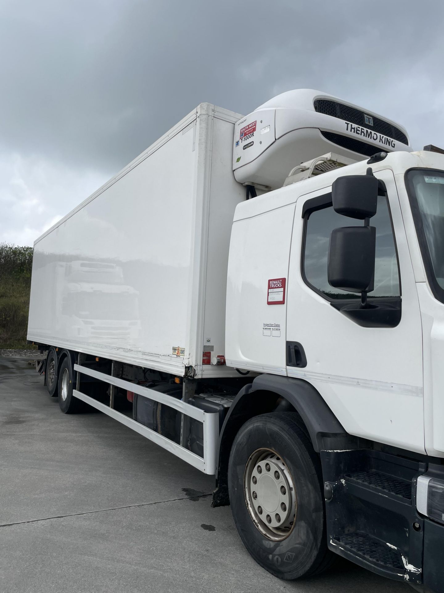 RENAULT REFRIGERATED TRUCK. 30 FT - REG 152 0Y 1062 - Image 3 of 5