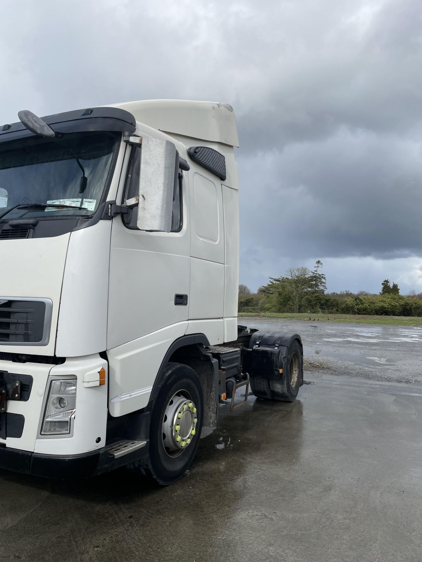 VOLVO ARTICULATED TRACTOR UNIT - REG 06 LS 3287 - Image 4 of 5