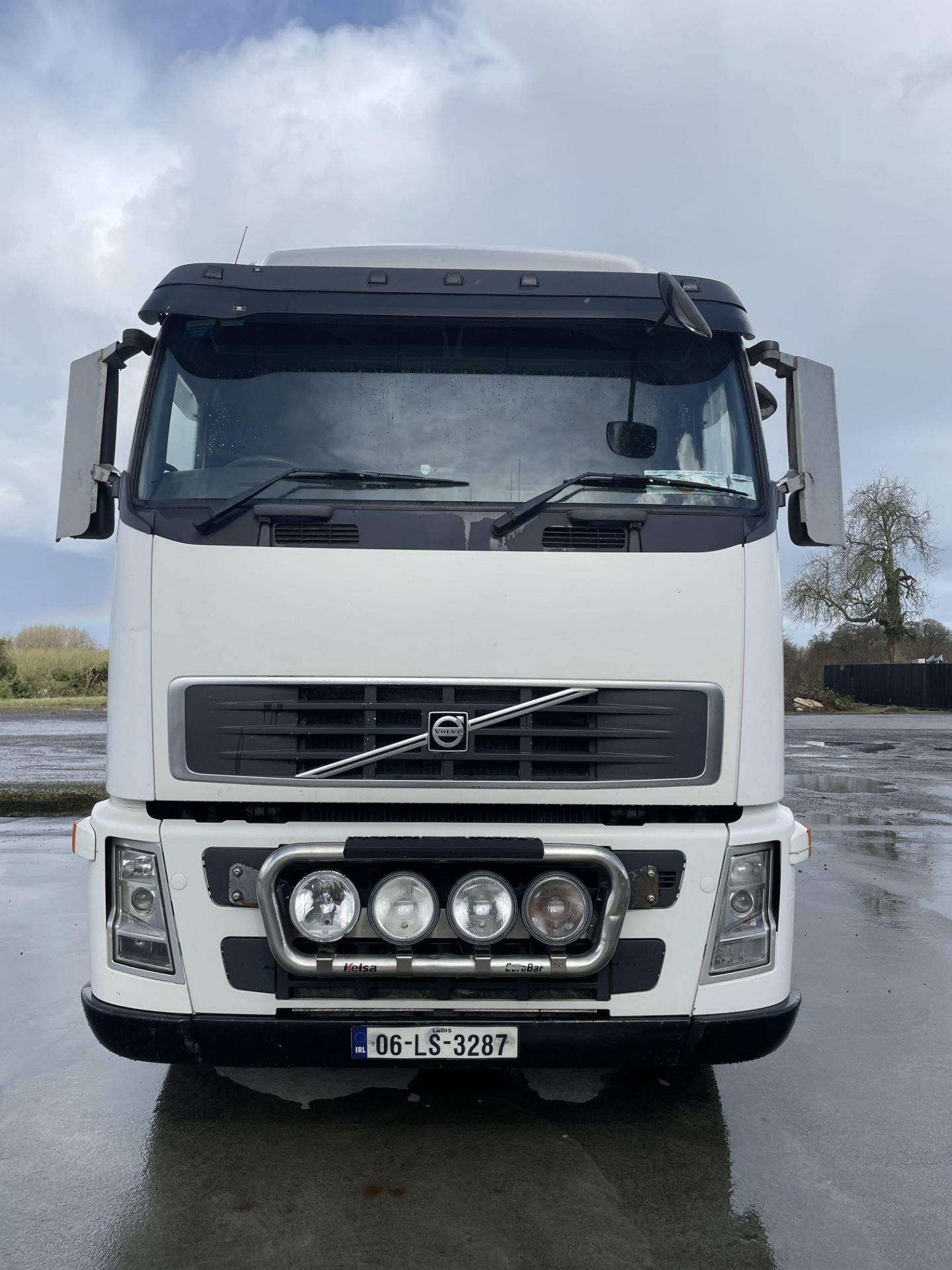 VOLVO ARTICULATED TRACTOR UNIT - REG 06 LS 3287