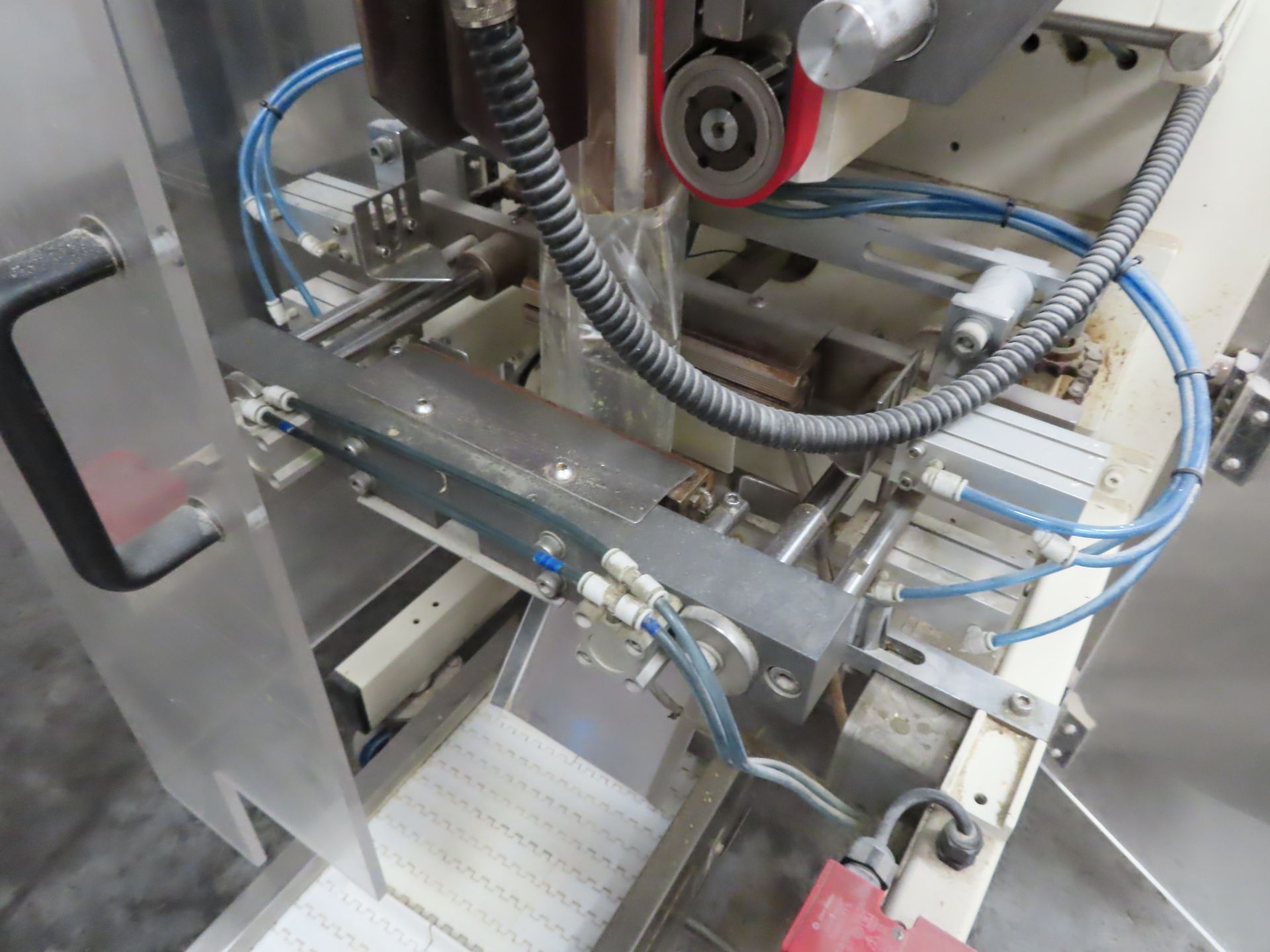 TECHNOSYS VERTICAL FORM FILL AND SEAL MACHINE. - Image 6 of 9