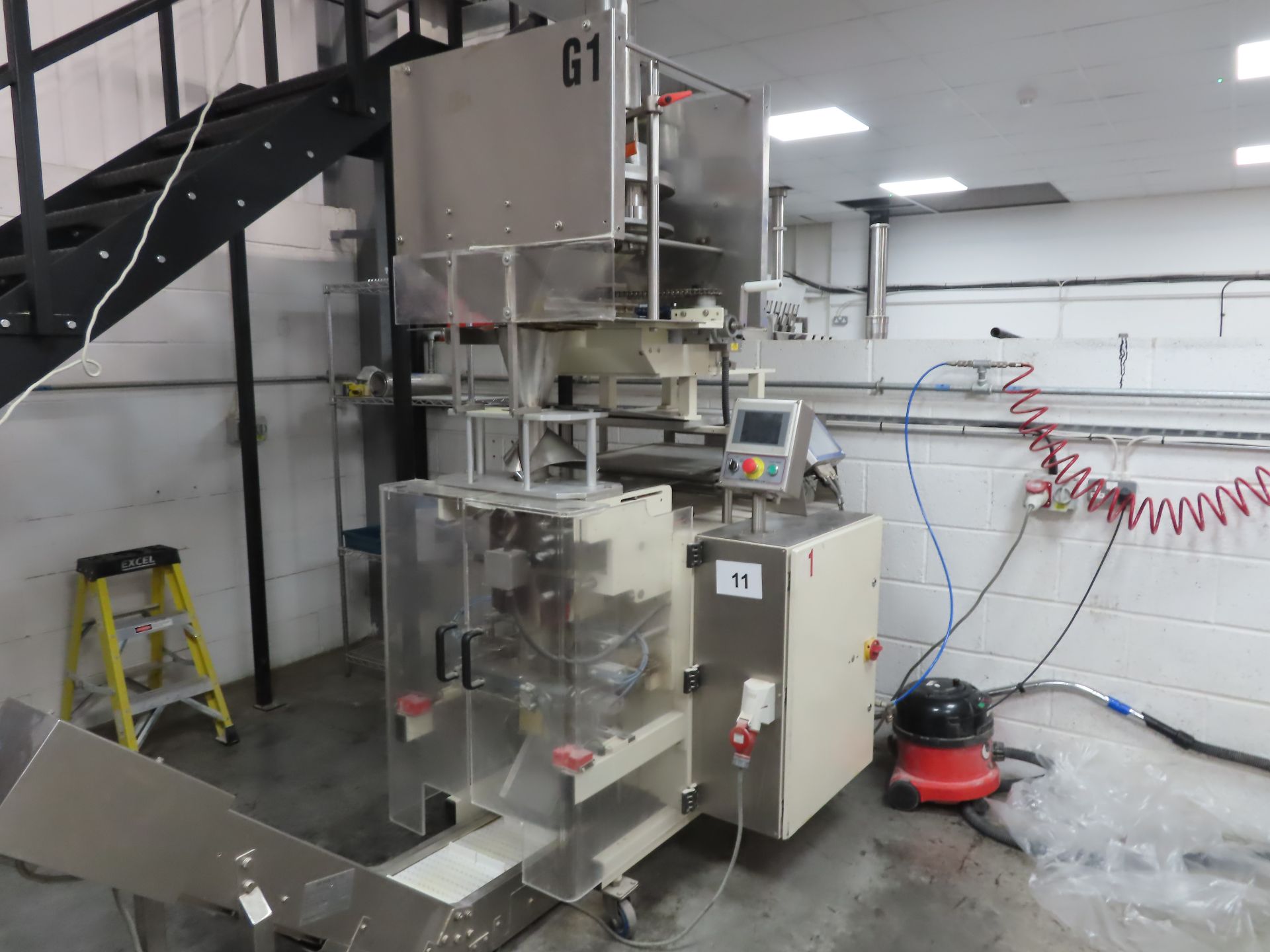 TECHNOSYS VERTICAL FORM FILL AND SEAL MACHINE. - Image 8 of 9