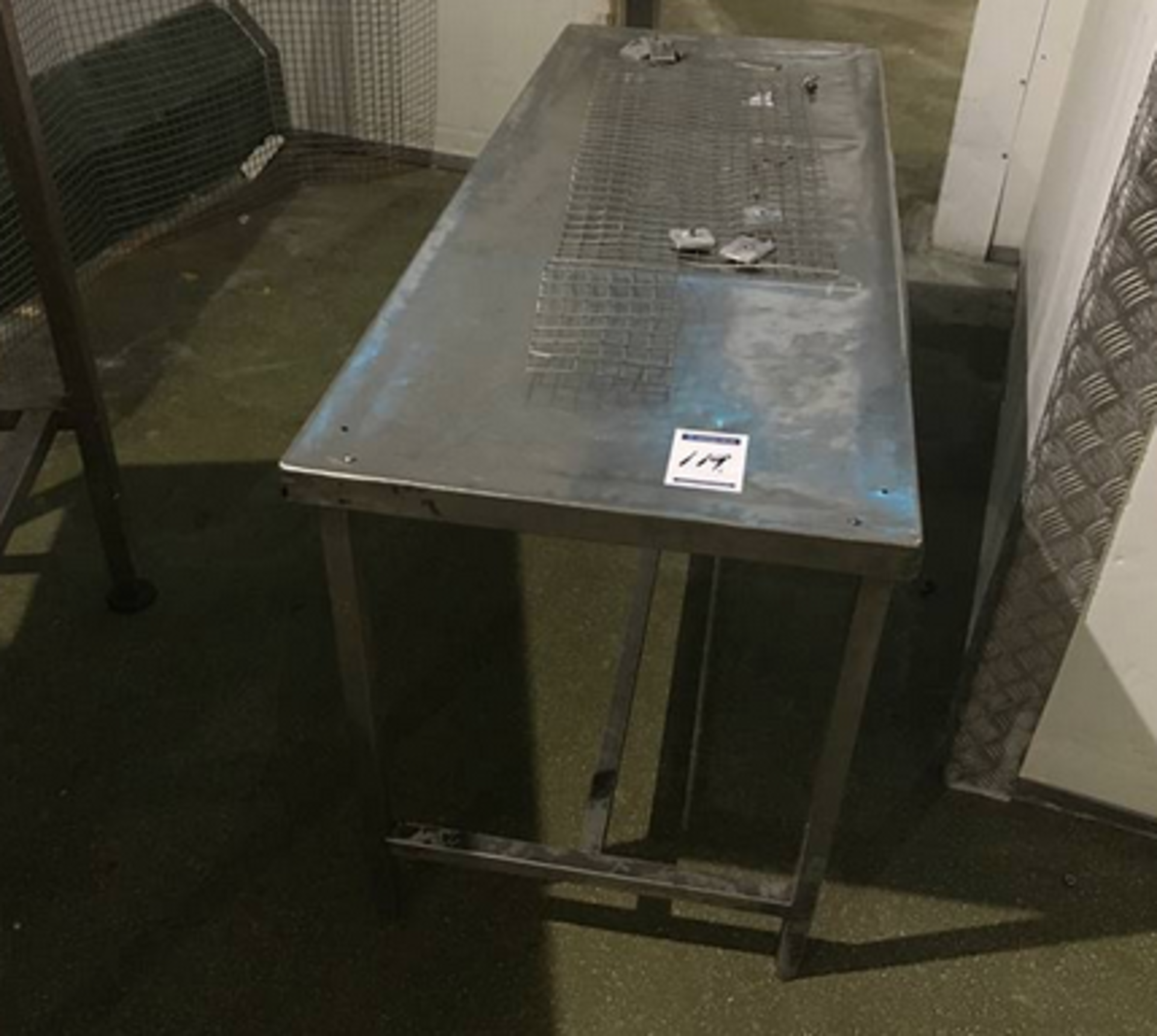 STAINLESS STEEL TABLE.