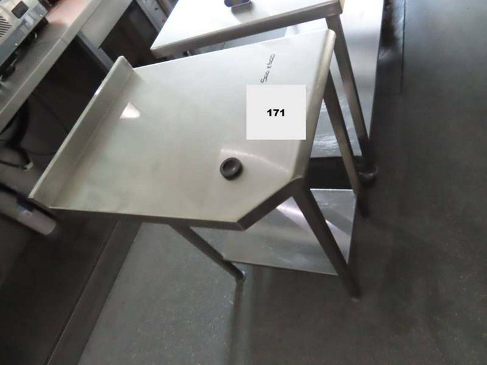 STAINLESS STEEL TABLE.