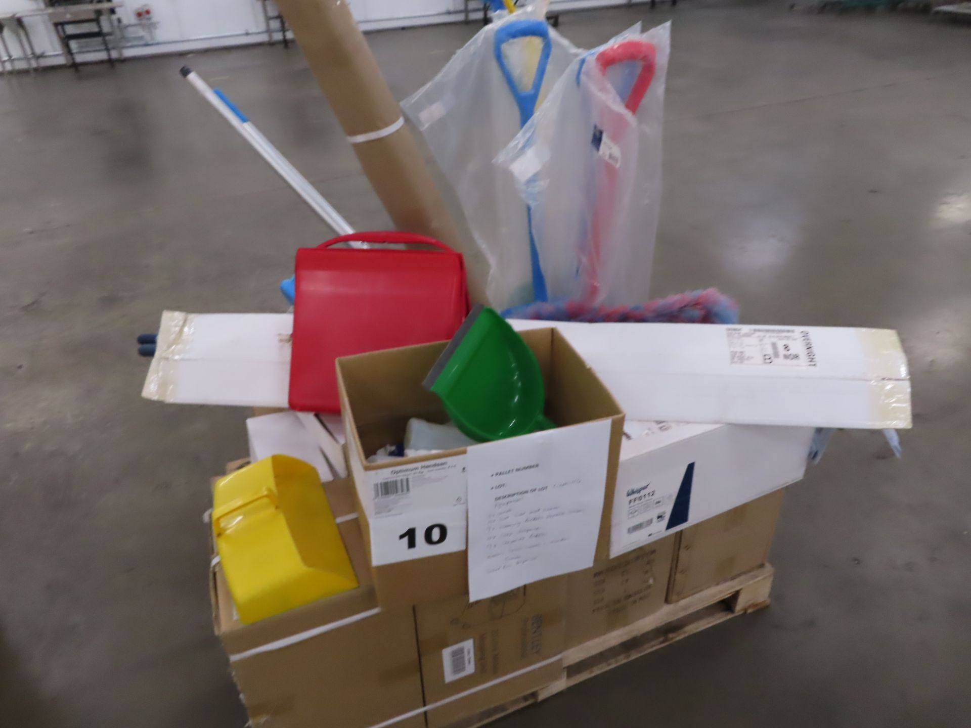 PALLET OF VARIOUS CLEANING ITEMS.