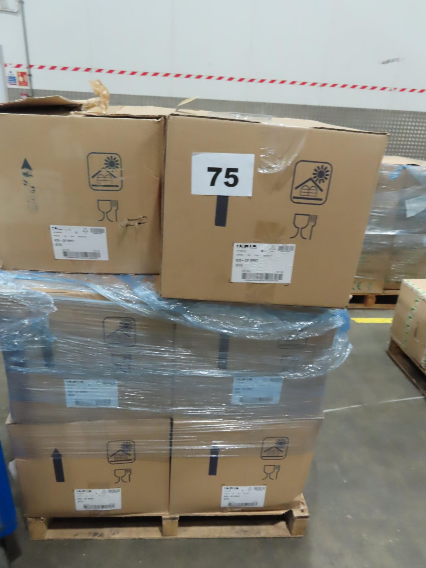 PALLET OF PLASTIC CLEAR LIDS.