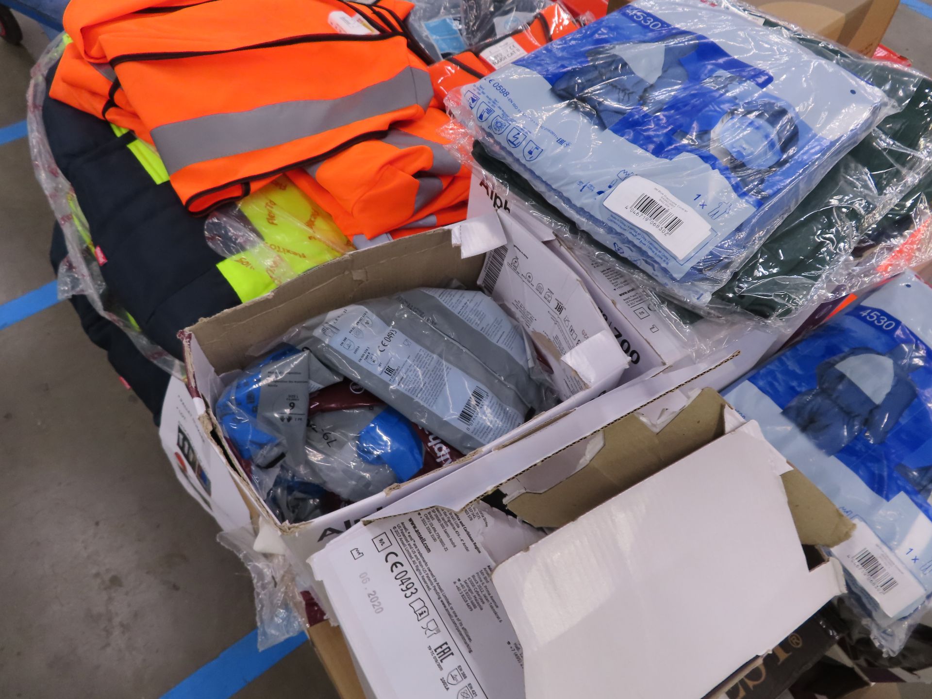 PALLET OF VARIOUS PPE ITEMS. - Image 4 of 5