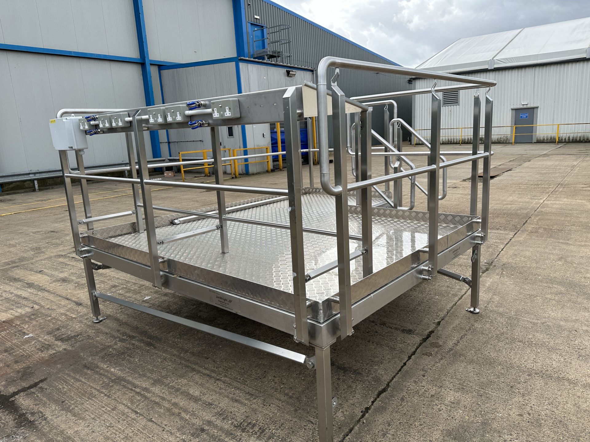 STAINLESS STEEL HEAVY DUTY PLATFORM. - Image 4 of 4