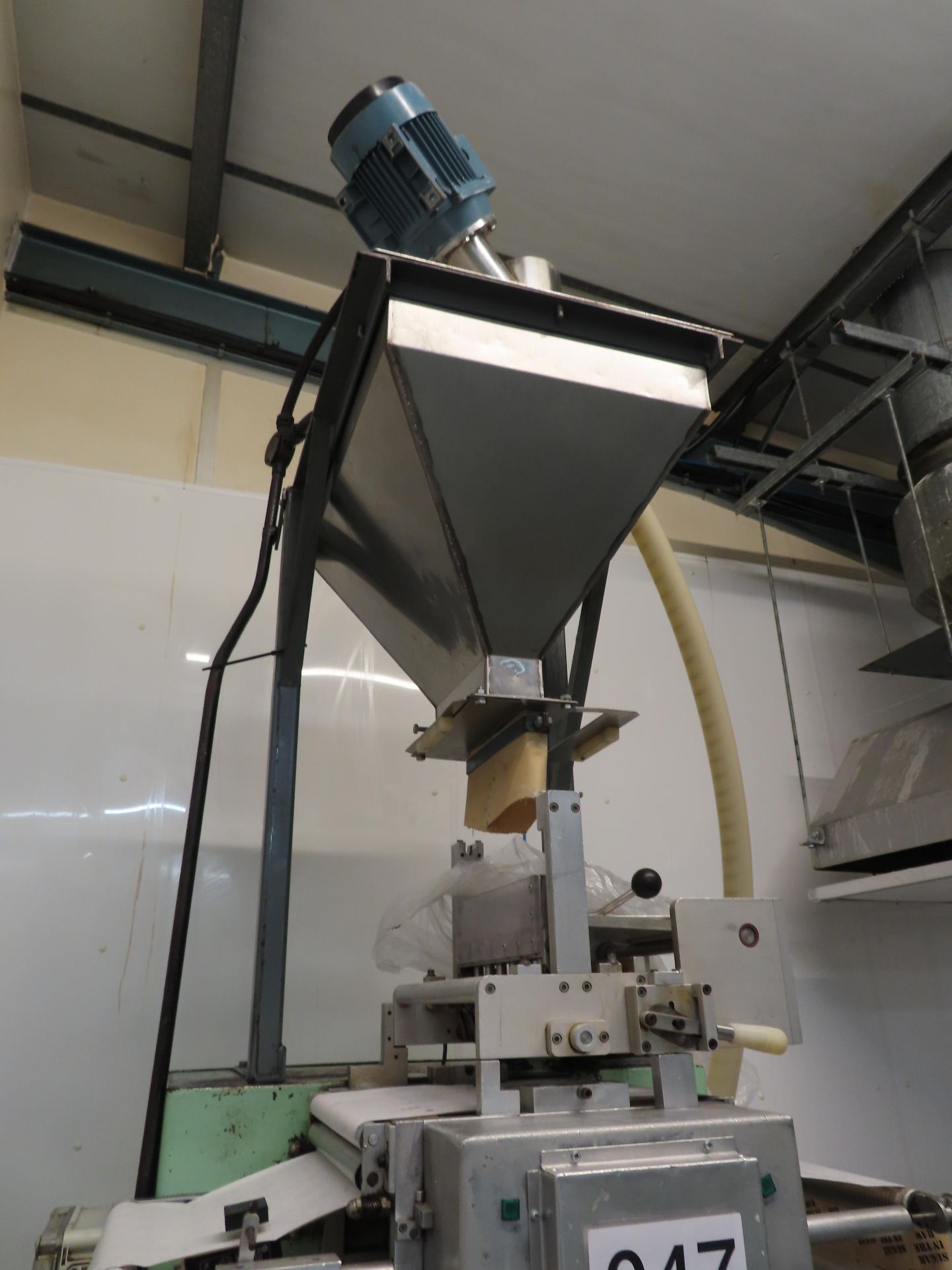 6-LANE SACHET MACHINE WITH HOPPER. - Image 5 of 7