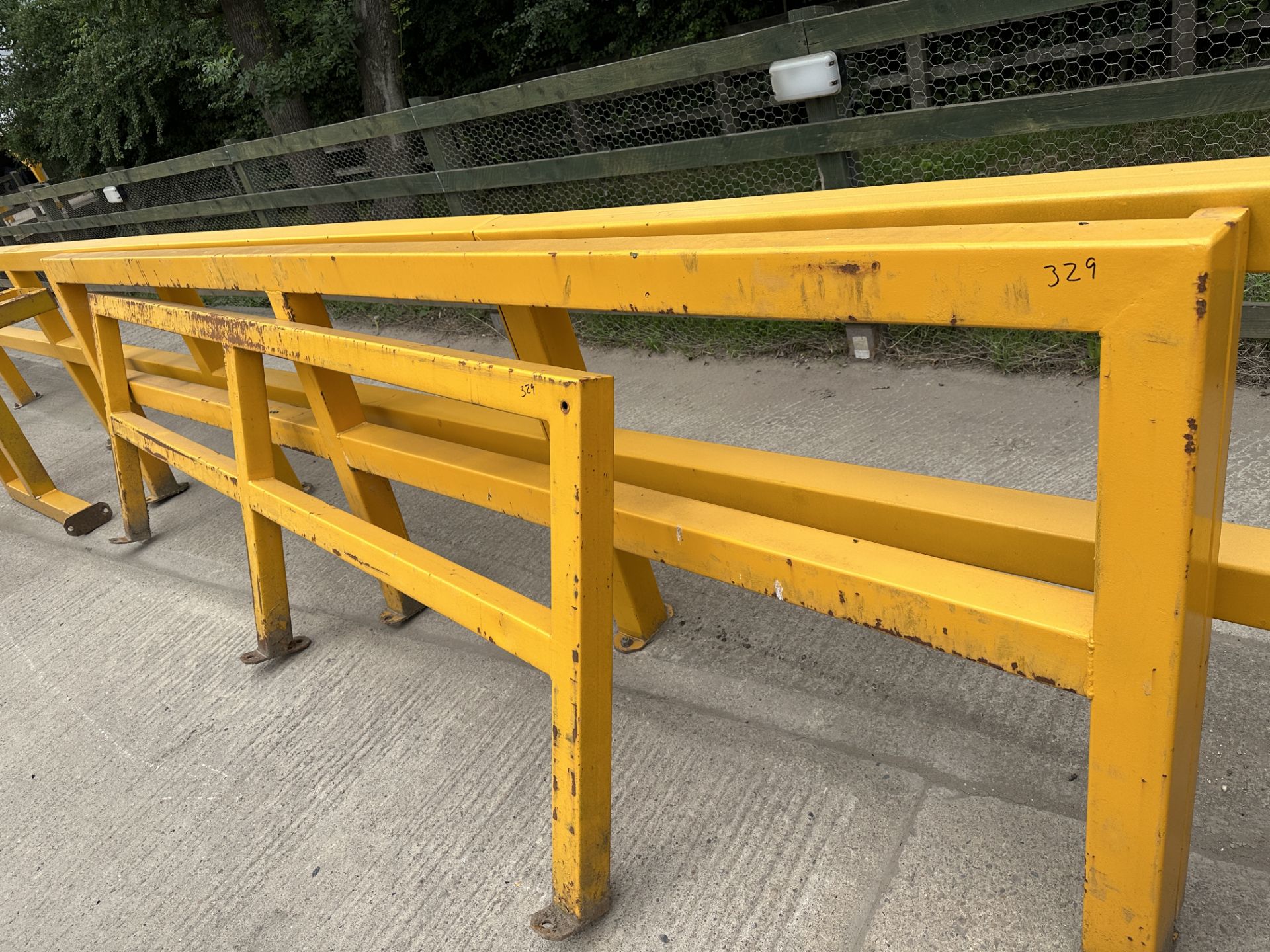 VARIOUS YELLOW BARRIERS. - Image 2 of 7