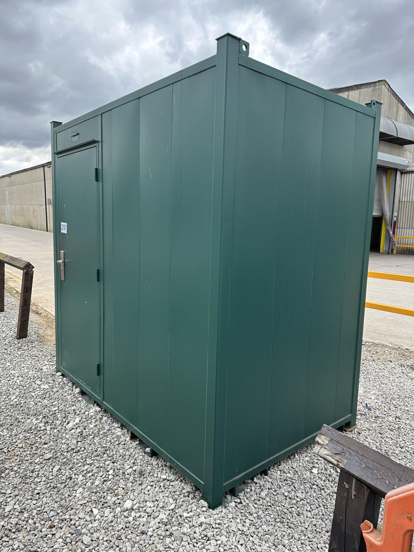 PORTABLE SHOWER BLOCK AND TOILET. - Image 6 of 6