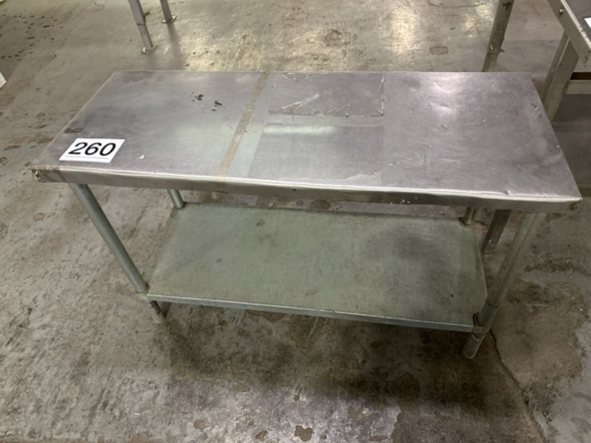 STAINLESS STEEL TABLE WITH SHELF.