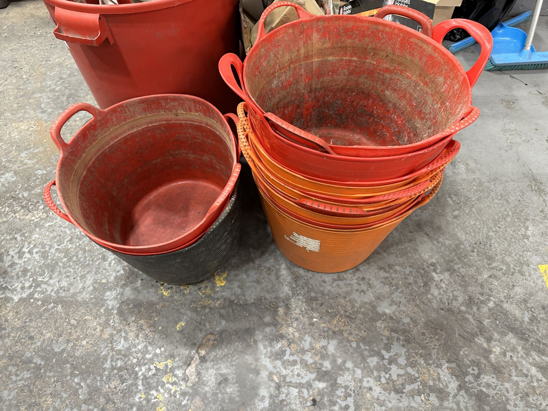 VARIOUS ITEMS INCL BUCKETS, SPADES, BINS ETC - Image 3 of 4