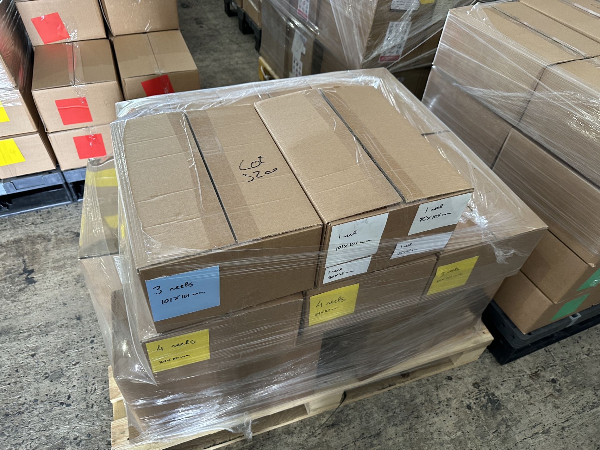 PALLET OF MIXED COLOUR TAGS.