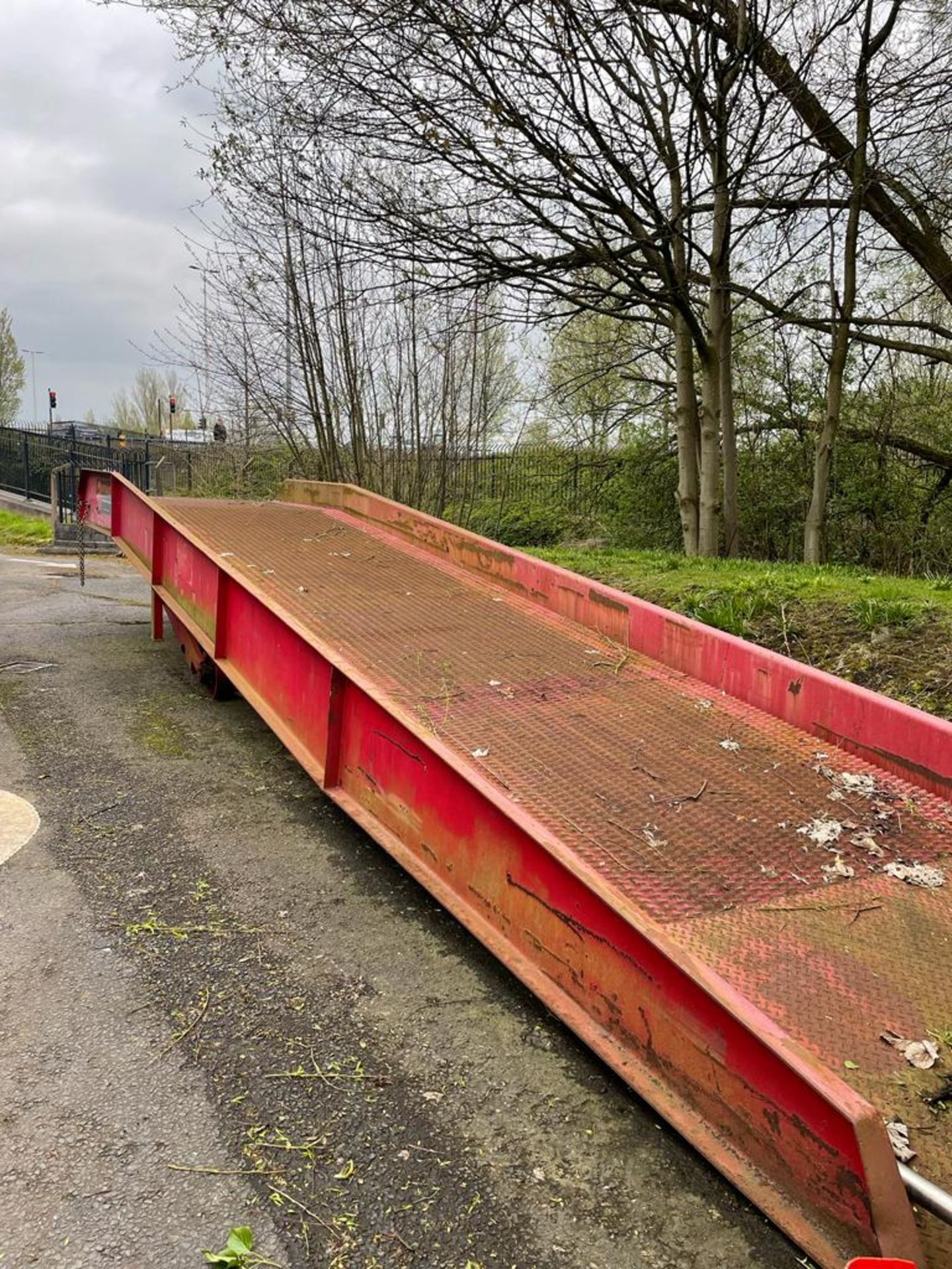 CONTAINER/LOADING RAMP.