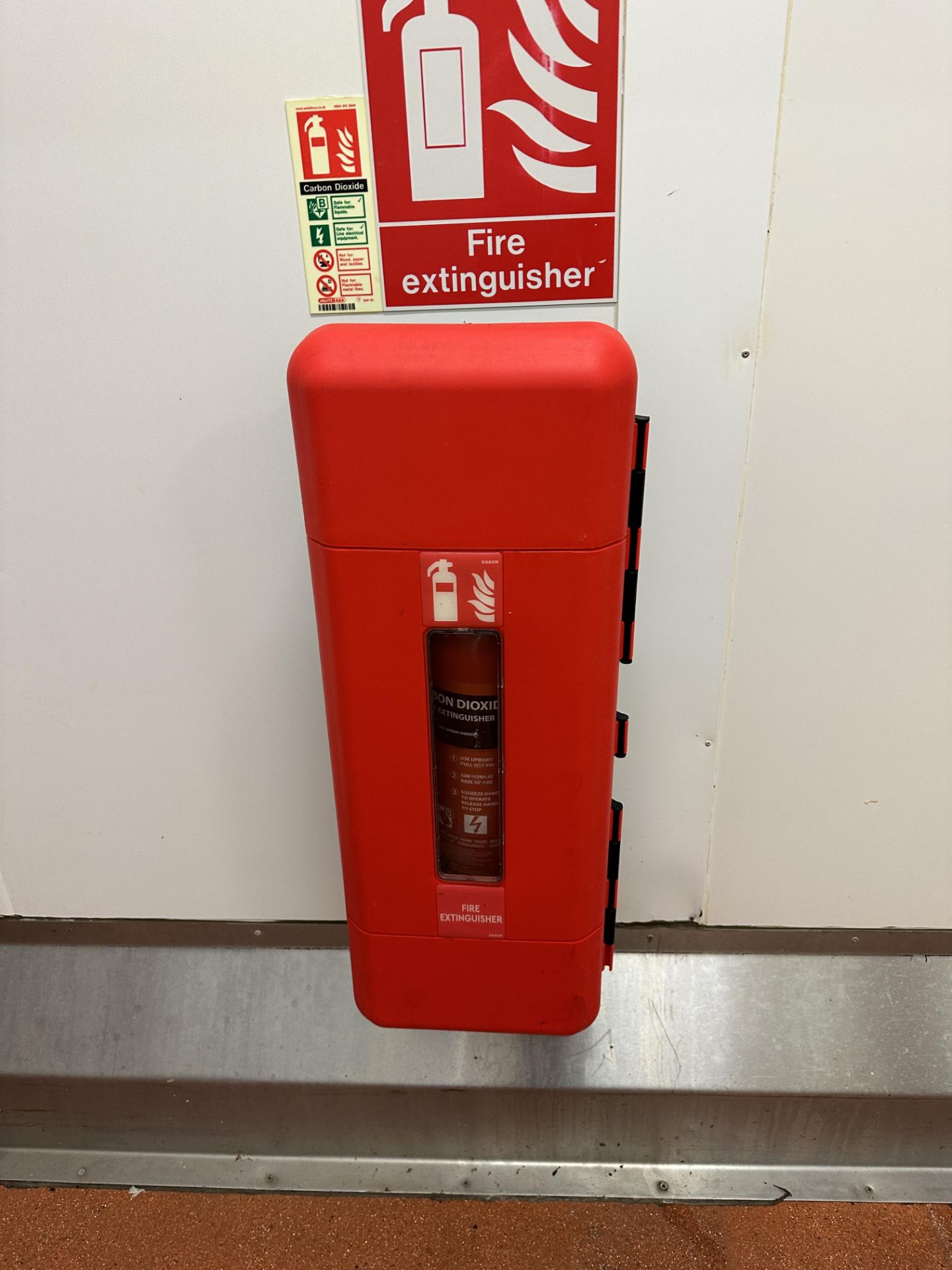 6 X FIRE EXTINGUISHERS. - Image 4 of 5