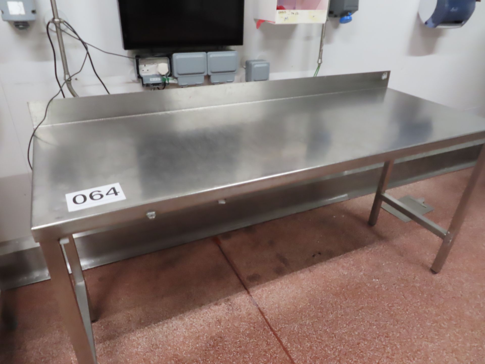 STAINLESS STEEL TABLE.