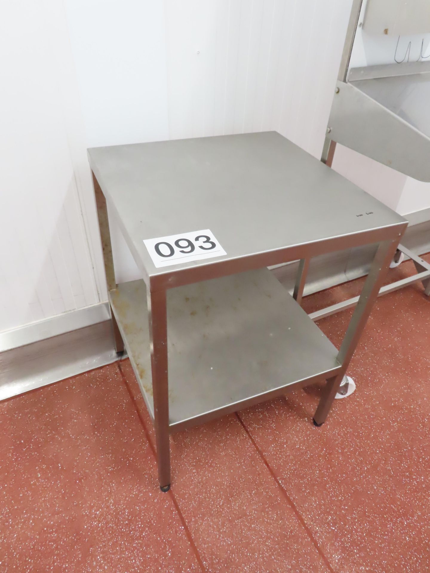 STAINLESS STEEL TABLE.