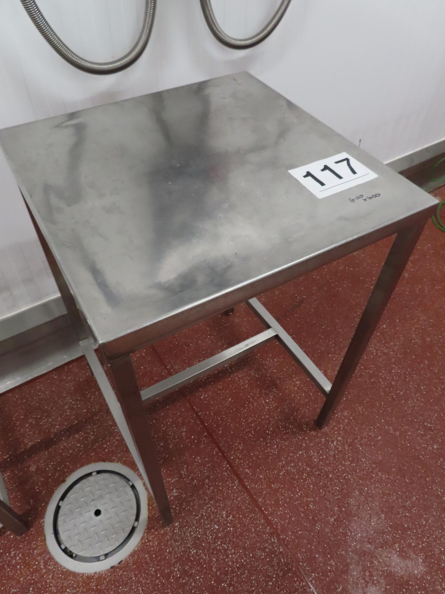 STAINLESS STEEL TABLE.