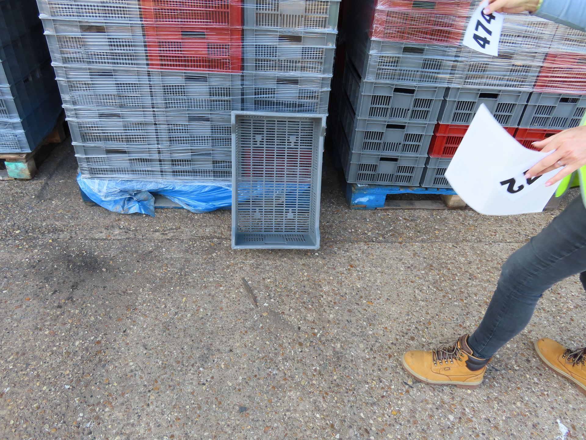 4 X PALLETS OF PLASTIC TRAYS. TOTAL 200 TRAYS. - Image 2 of 2