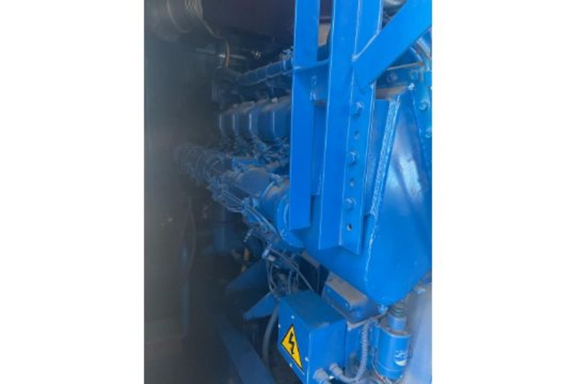 1200 KVA FG WILSON GENERATOR ON 40 FT SKID/CONTAINER. - Image 3 of 9